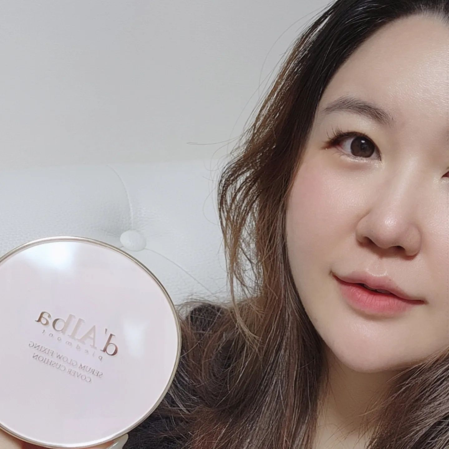 #제품협찬
매일 아침 화장하는게 귀찮았는데
들뜸없는 섬세한커버와 지속력에
심쿵했던 달바 세럼 글로우 픽싱커버쿠션으로
섬세한 눈가, 콧망울까지 들뜸없이 밀착👌🏻
촘촘 메쉬망으로 균일하고 얇게 밀착하고
오래토록 가볍게 픽팅되는데
무너짐도 이뻐서 만족중🥰
역시 달바 1등 세럼 그대로 함유되어서
쿠션도 역시 달바인듯😉
-
#달바팩트#달바쿠션#팩트추천#쿠션추천#달바세럼글로우픽싱커버쿠션#쿠션팩트추천#촉촉글로우쿠션
dalba_piedmont