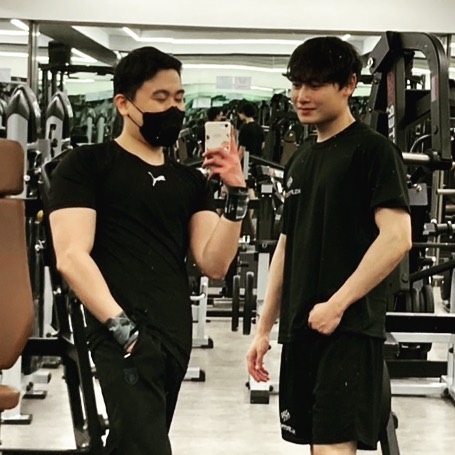 #오운완 

오늘 예정에 없던 파트너 운동‼️‼️

minyeongjun0000 오늘 영준형님께 많이 배웠습니다👍👍👍

정말 감사합니다🙇‍♀️

다들 즐거운 주말 보내세요🔥🔥🔥🔥