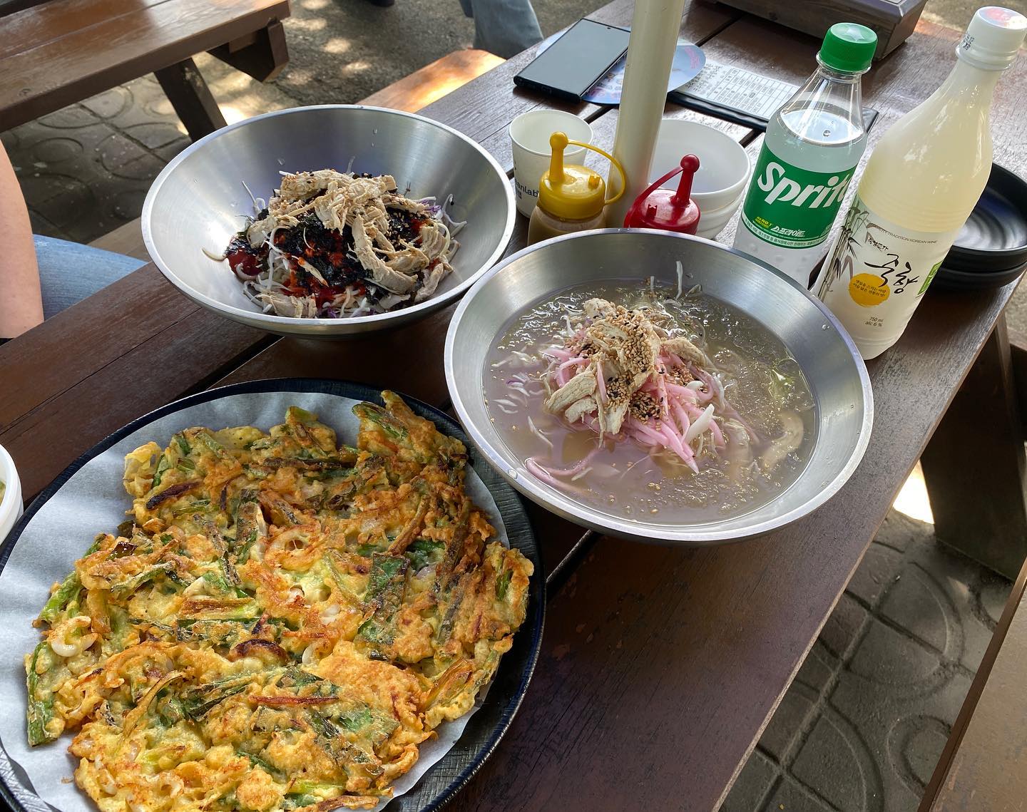 _
우리밀로 제면해서 맛깔나는
담양 우리밀 죽순 닭국수
해물파전부터 초계국수 꿀맛 💛