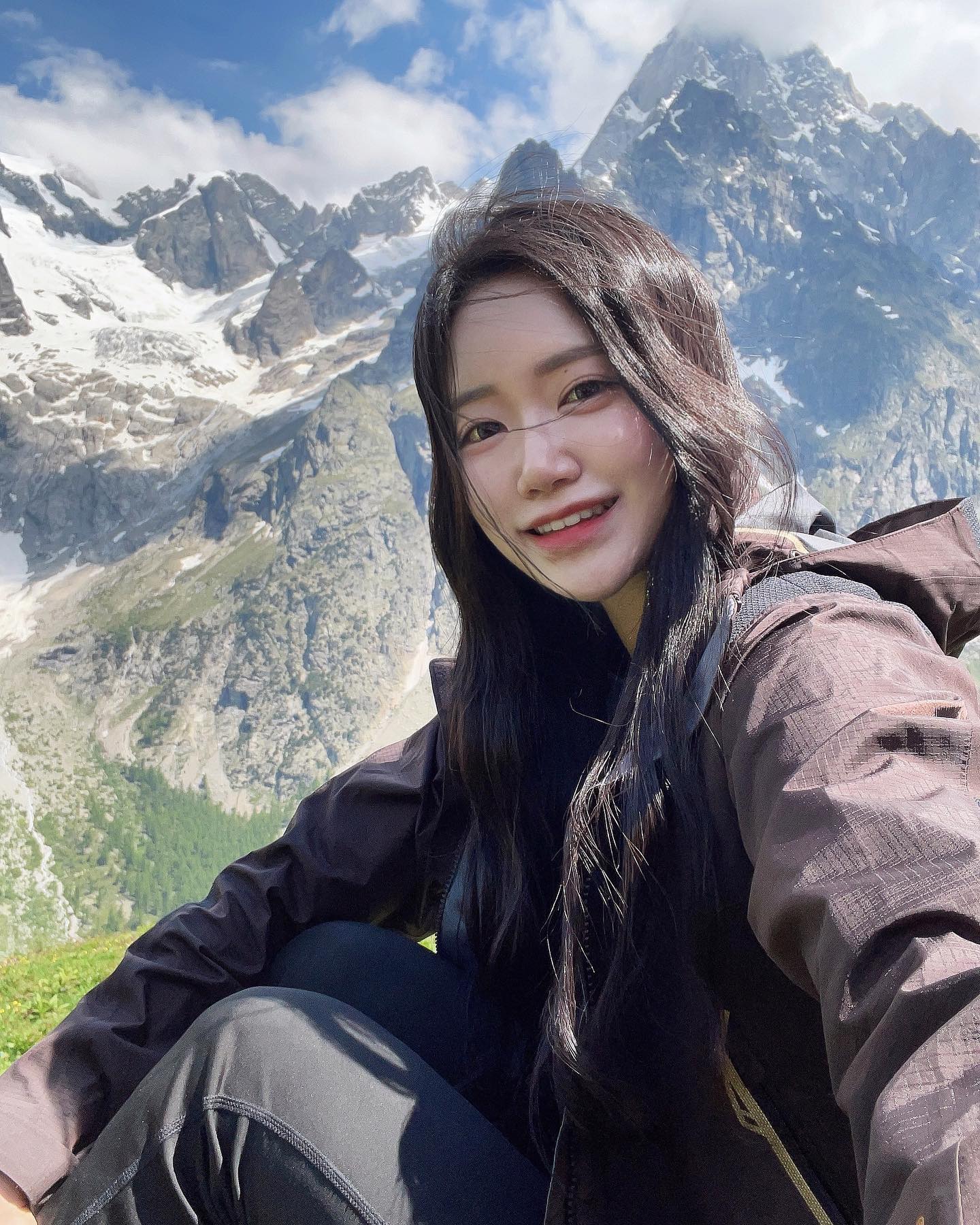  “#광고 뇸..! 올림픽공원 근처에 있는 로드샌드위치에서 샌드위치 테이크아웃 해서 피크닉🌱 저는 이미 아주 과식을 한 뒤었기 때문에 비건샌드위치, 친구는 페스츄리 샌드위치로 먹었는데요 제껀 다이어터에게 정말 제격인 건강한 샌드위치였고 페스츄리…”