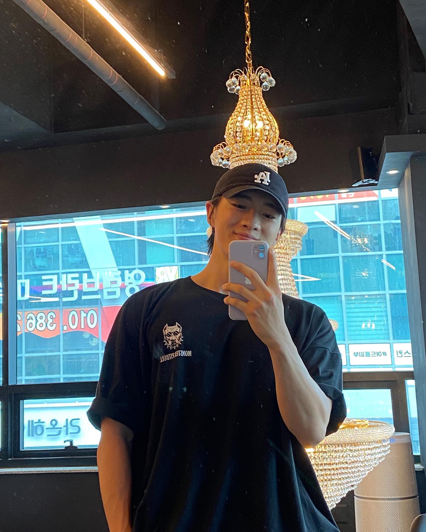 #오운완
2023.06.21

📌근손실 복구 프로젝트 D+68
📌하체
📌Red Velvet - Ice Cream Cake

하체할 땐 제정신 아닌 느낌🫨

한 세트 끝나고 쉬는 시간 때마다 
땅바닥에 주저앉아서 멍때리게 되네요

다시 세트 들어갈 땐 부상 당하기 싫어서
온갖 집중력 다 끌어모아서 
운동들어가고 다시 멍때리기 반복

그러다보면 어느 새 운동이 끝난 것과 함께 
정신력이랑 에너지도 끝난 느낌

둔근으로 밀어주는 맛이 있긴 한데..
편식하지말고 열심히 해야죠 네😇

다들 수요고개 넘느라 고생하셨어요👋🏻