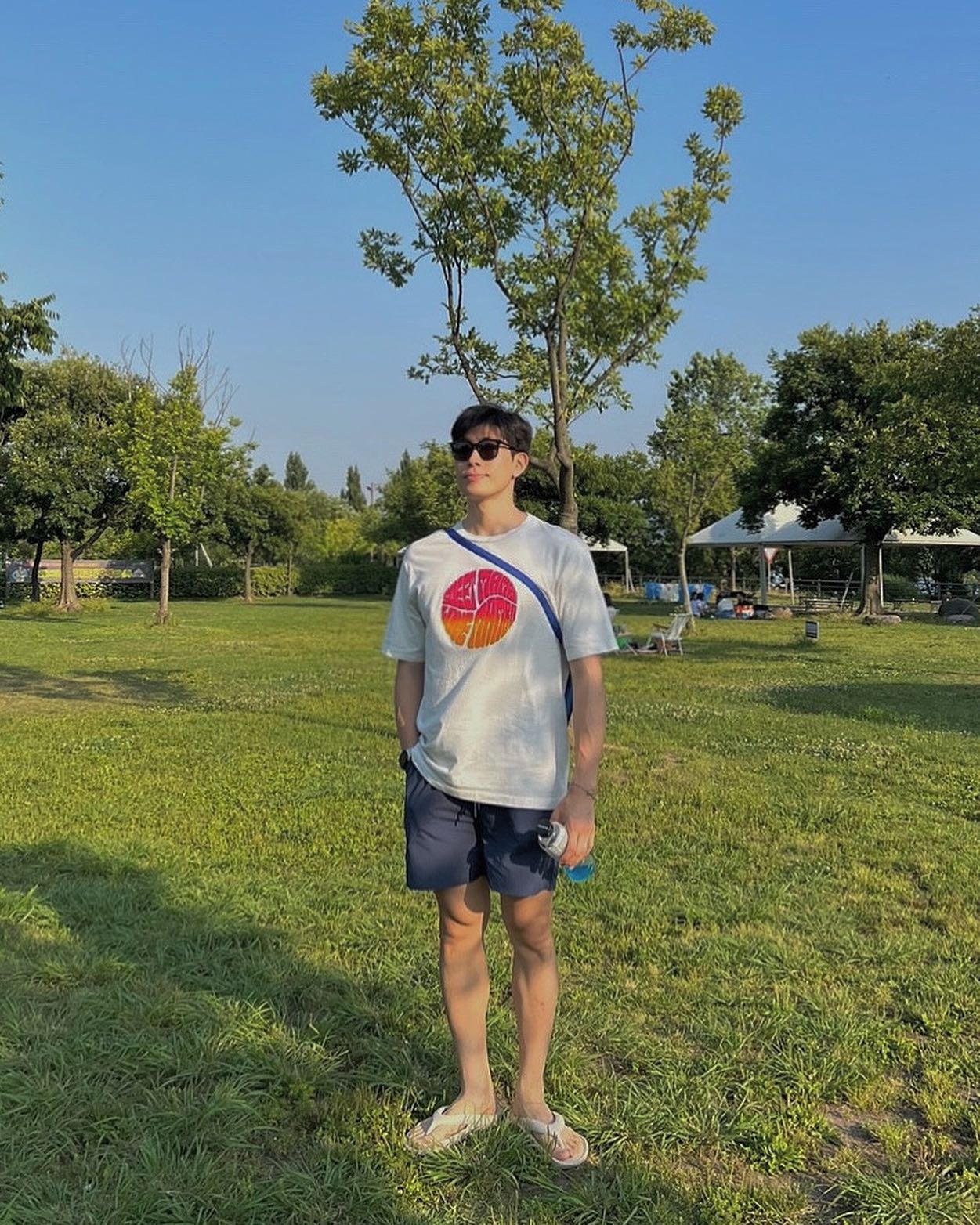 신나리셔스🏄‍♂️

nampop__ ‘남자옷팝니다’에서
허리 밴딩 나일론 생활방수 반바지를 제공받았습니다!

바지 너무 편해서 안입은줄😂

여름 휴가용 반바지 찾고 계셨다면 자사몰 한 번 둘러보세요
6월 한달 자사몰에서 전품목 무료배송 이벤트 중이거든요!

#남자옷팝니다 #남자반바지 #남자휴양지바지 #남자휴양지룩