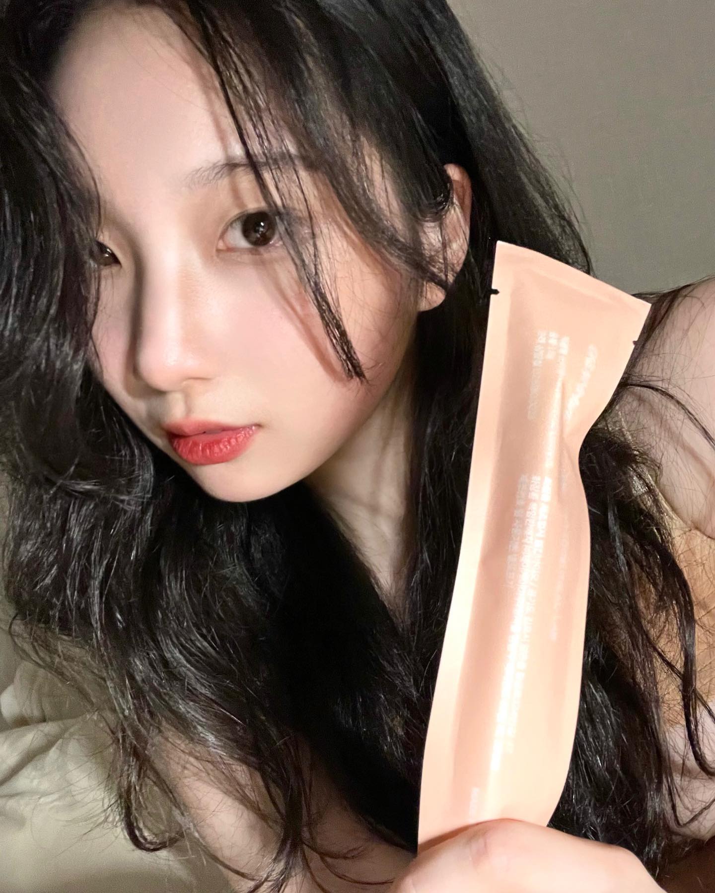  “#광고 . . 여자라면 필수템이자낭 ㅜㅜ☁️ 평소에 알고는 있었지만 써보지는 못 했던 온리뮤 ! 협찬 들어와서 처음 써봤는데 생각보다 너무 편해서 1차 놀라고 유산군과 Y존 내부 수준 밸런스까지 맞춰져서 2차 놀라따 ..🫢 그리고…”