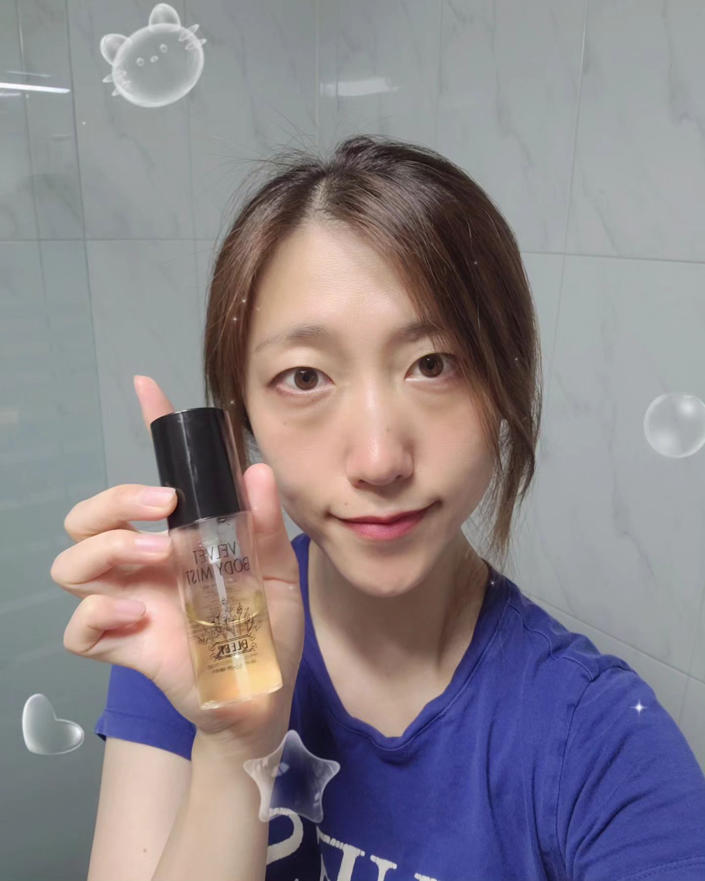안녕하세요.
어제 비가 계속 내리더니 오늘은 날씨가 엄청 화창하네요.
아침기온은 선선하고 산뜻한 느낌이었는데요.
서울 오후에는 덥거나 소나기도 온다고하니 혹시 모를 소나기에 유산 챙기시는것 잊지 마세요🤗

저는 이전 피드에 올린것 처럼 피부트러블로 
고민에 빠진 40대 육아맘이에요.

bleep_official

5일차 까지의 사진이 올란 후의 사진 오늘 올려보려보아요.
점점 트러블은 사라지고 광채도 조금씩 더 차오르는게 보이는데 제가 사진 스킬이 없는건지 조금씩 다르게 나오니 속상도 하지만 현재 피부 상태가 정말 좋아졌어요.

처음으로 오른쪽 얼굴 사진도 올라갔는데요.
정말 신기하게 트러블이 사라지고 부드러운 피부로 
세안시 느껴지는게 너무 좋아요.

사실 오른쪽 얼굴을 올린 비하인드는 육퇴를 위해
노력 중 아이와 함께 잠들었다가 일어나니 
왼족 얼굴에 자국이 나서 오른쪽으로 급 얼굴 비교샷을 올린건데요.
오른쪽에도 트러블도 있었기에 비교하기가 너무 좋더라구요.

정말 저는 블립의 피부챌린지로 너무 좋은 피뷰컨디션을 유지하고있어요.

이렇게 잘 맞는 스킨케어를 얼마만에 만난건지 기분이가 너무너무 좋아요.
꾸준하게 블립을 사용하면서 더 좋아지는 피부로 트러블 없는 피부로 유지를 해보고싶네요.

#블립 #bleep #피부드러블 #피부트러블관리 #피부챌린지 #블립피부챌린지