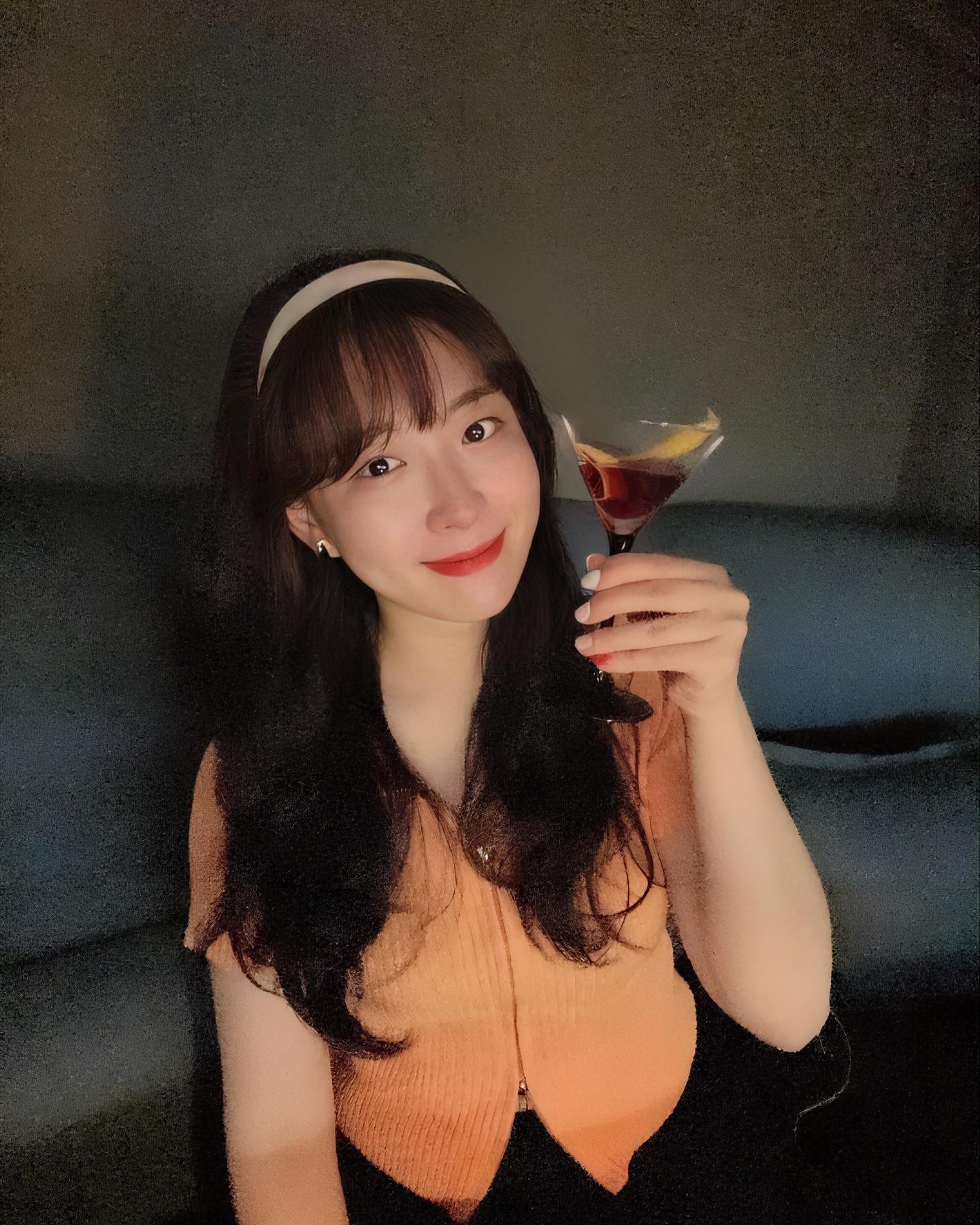 #협찬

포차에서 소맥감성말고 간만에 분위기 있는 곳에서 #칵테일 한 잔 하러 갔다왔오요
바로 갈마동에 위치한 #노크

#스피크이지바 컨셉의 칵테일바로
입구나 간판이 적혀있지 않아서
아는사람들만 올 수 있는 비밀스러운 공간이에요
나만의 아지트로 삼기 딱이지 않나용⁉️

100여개의 칵테일부터🍷 
80종 이상의 위스키까지🥃
종류가 너무 많아 뭘 마셔야할지 모르겠다면
사장님께서 취향껏 추천도 해주신다고요
메뉴판에 없는 애들도 뚝딱 만들어주시니
사장님찬스 꼭꼭 이용하기👏🏻

고급스러운 분위기에서 재벌집 딸내미 된 듯한 기분내기😚
자세한 후기는 블로그를 참고해주세요💜

⏰ 화-일 19:00~03:00 (매주 월요일 정기휴무)
📍 대전광역시 서구 대덕대로 137 동해빌딩 5층
☎️ 0507-1488-4448