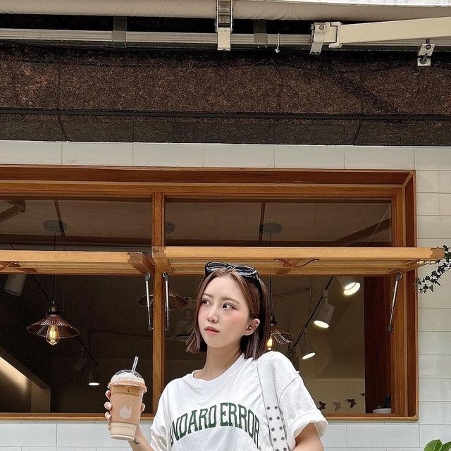 쏠 일상💎 on Instagram: "#광고 @standarderror_official 넘 편안하고 예쁜 스탠다드에러 반팔티셔츠💚 면사중 최고급인 컴팩사를 이용한 원단이라 보풀이 적고 부드러운 착용감으로