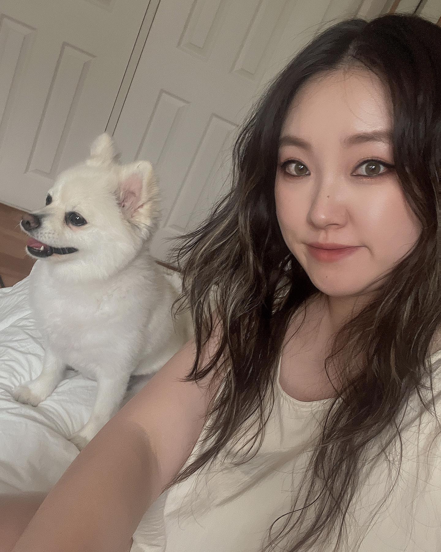 나보다 더 일집일집순이인 동생이 놀러와서 스파르타로 한남동투어 시켜드림…👏🏻 결국엔 저녁 먹으러 갔다가 나도 눈풀림….🤤또 놀러올거지?…🫶🏻👀💖
.
.
.
.
#일상#데일리#셀피#한남동#이미스#한남동맛집#얼스타그램#댕댕이#마이클바이해비치#헤돈바#한남동카페#셀스타그램#오오티디#daily#selfie#hannam#seoul#fff
