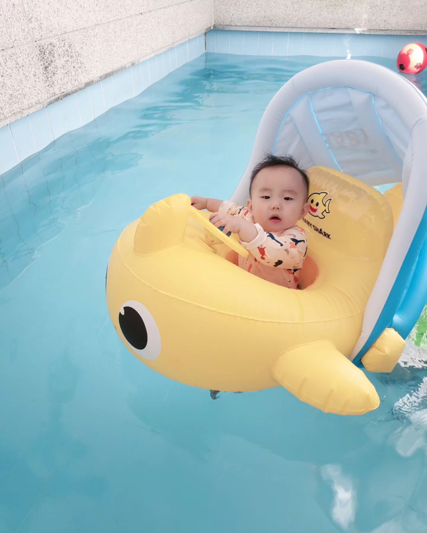 #가족여행

우리집 세남자들
물놀이!!

#2박3일풀빌라 #속초여행