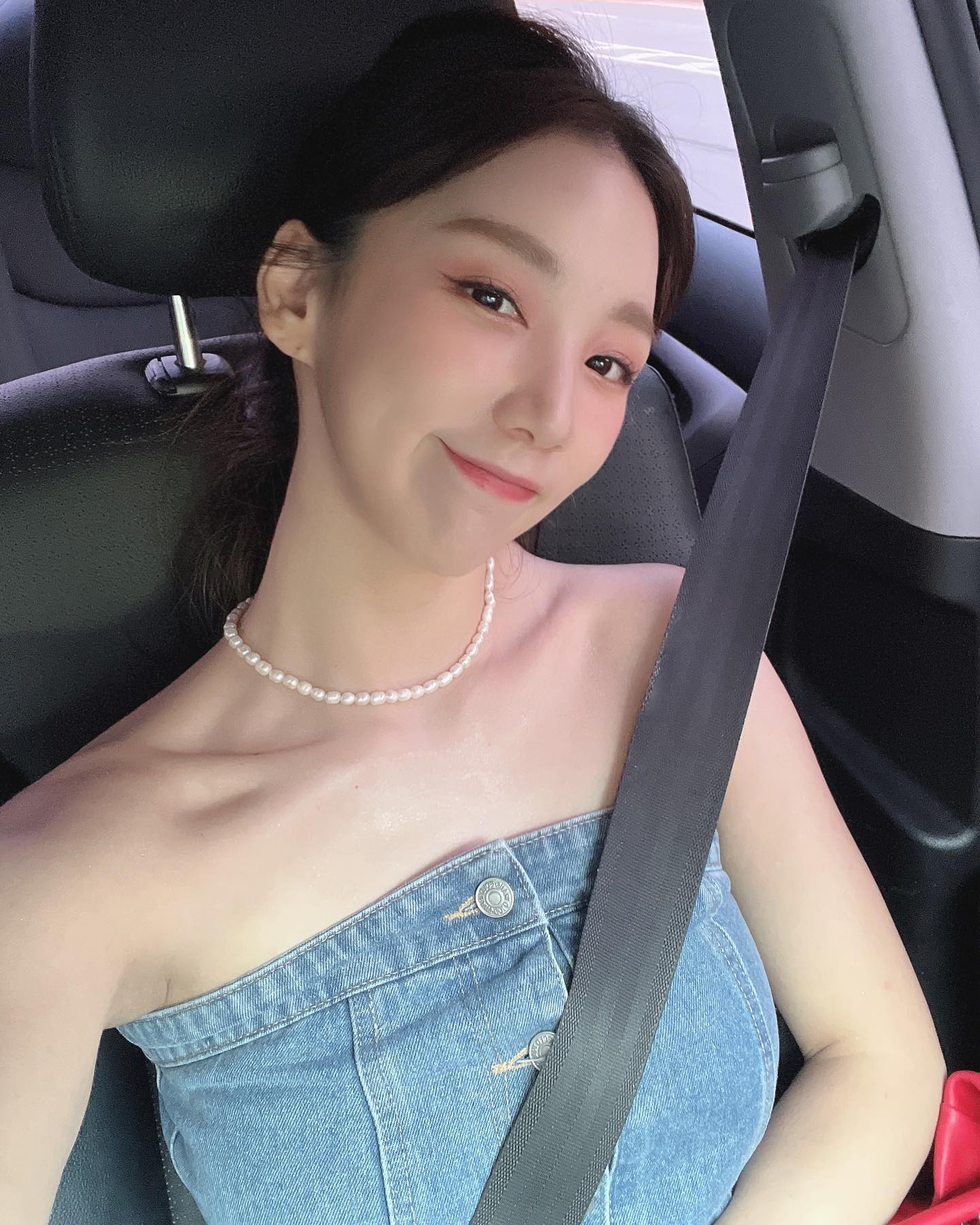 #오랜만에셀카 📸
금요일 잘뷰내고 계신가용??
네일 바꿀때가 되어 
유리조각네일로 블링하게 꾸몄지용

룰루레몬이 
고양스타필드에 입점했데영‼️🥰🥰
구경갔다가 운동가이징✌️

그나저나...
제가 다니는 헬스장...망하나바여ㅠㅠ
흠.....🤔
지점마다 못나오게하는데도있고..
다다르다던데ㅠㅠㅠ 
우리지점은 오케되려나....

저처럼 피해보신분들는 없으시겠됴..?🥺🥺