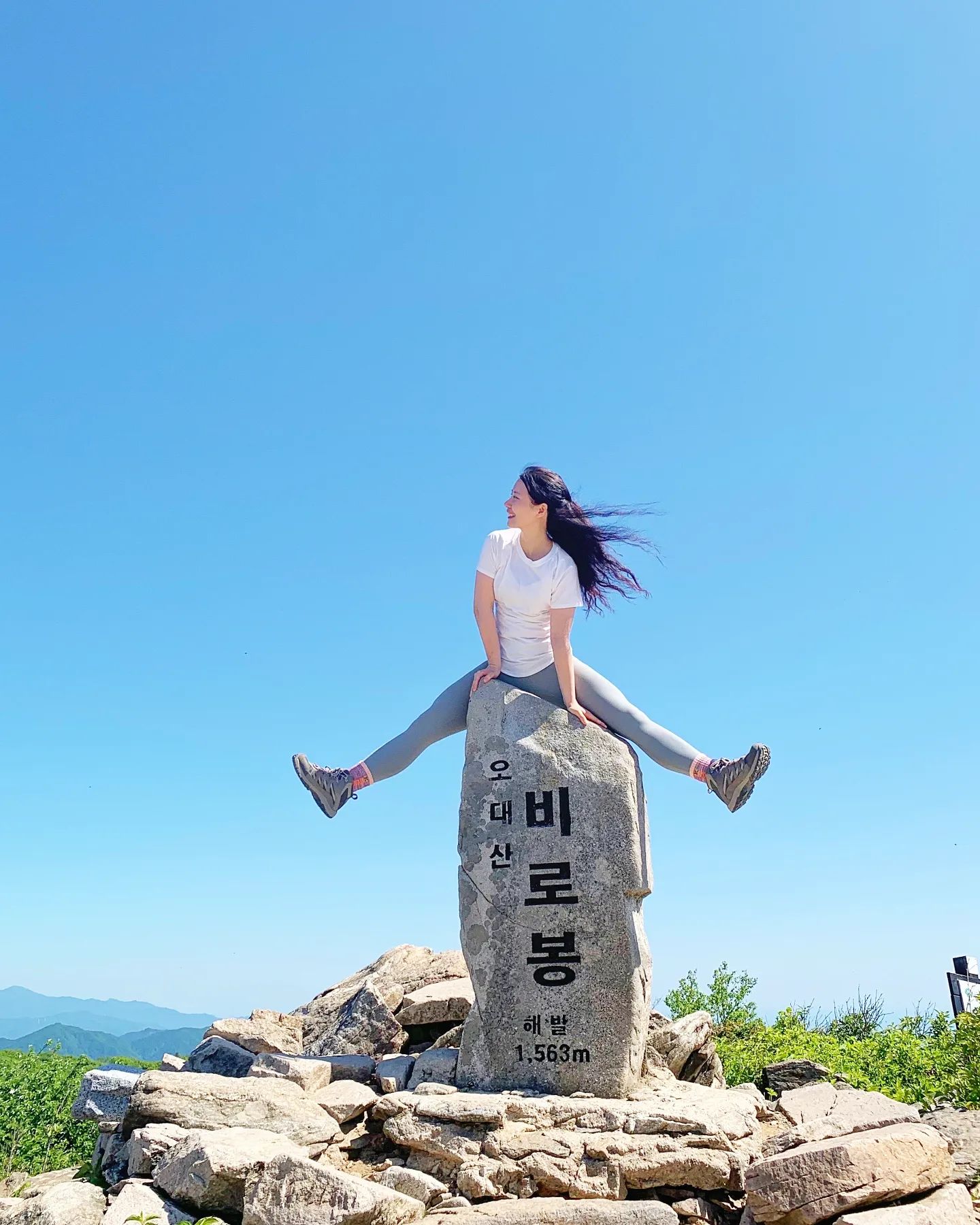 #오대산 #비로봉 ⛰️
이날 드뎌 스탬프 2개✌️
#국립공원스탬프투어

밤꼴딱새고 노인봉 일출등산 후 비로봉까지 진짜 피곤그자체..😂 그래도 넘 행벅했당ㅎㅎ

_

람쥐다람쥐 보고싶으면 오대산 꼭 가기!!
람쥐들이 기다리고있음🐿🐿

_
_
_
#일상 #1일2산 #오대산국립공원 #블랙야크100대명산 #등산 #등산스타그램 #셀피 #daily #mountains #instagood #photooftheday #💚