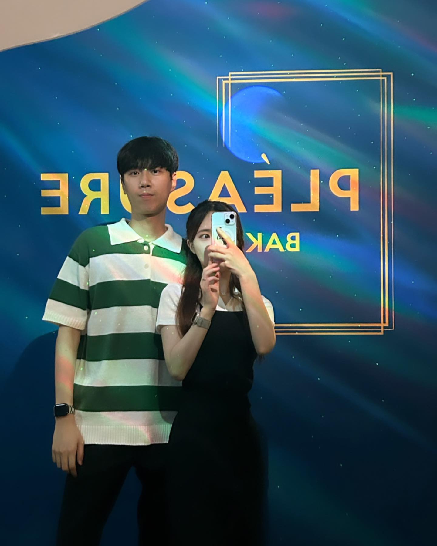 ⠀⠀
⠀
옷 뒤에 파진 고
입어도 된다고 호탕하게 말하더니
한 번씩 팔로 슥 가리는 사람 >0< 낄낄
⠀