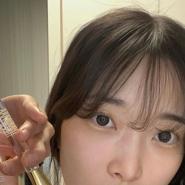 소 은 on Instagram: ”#광고
⠀
⠀
짜잔!!✨ ✨
메디큐브 콜라겐 나이트 랩핑 마스크가 왔습니당!💖
자면서 배게에 화장품이 묻지 않아서 너무 좋고, 한 날과 안 한 날의 쫀쫀함과 촉촉함이 달라요!!💖
꿀팁은 화장하기전에 여유롭게 팩 하고 떼어내면, 각질정리도 되어서 화장이 더 잘 먹더라구요👍🏻💕
⠀
⠀
☑️고객 성원에 힘입어 첫 출시 30ml에서 50ml 리뉴얼, 다시 한번 75ml 2.5배 초대용량 리뉴얼!!
☑️잠자는 8시간 동안 보습과 탄력을 채워, 일어나면 물광 광채를 만들어주는 콜라겐 랩핑팩, 나이트 랩핑 마스크!!
⠀
⠀
⠀
⠀
⠀
⠀
#광고#메디큐브#메디큐브콜라겐나이트랩핑팩#메디큐브콜라겐랩핑팩#메디큐브랩핑마스크#콜라겐물광랩핑팩#콜라겐랩핑#콜라겐랩핑팩#랩핑마스크#콜라겐마스크팩#콜라겐팩#슬리핑팩#medicube#AD#@medicube_korea
⠀”