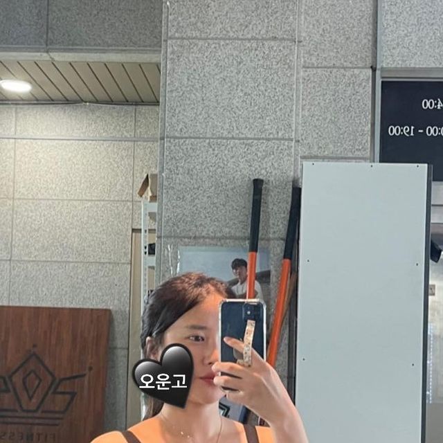choibora on Instagram: "#광고 ➰ 운동복 러버로서 안에 속옷 입기 애매한 적이 넘 많아 편한 속옷을 찾는 중에 너무 좋은 기회로 마른파이브에서 두프리 누드브라를 제공해주셨당🤍🫶🏻 왜 운