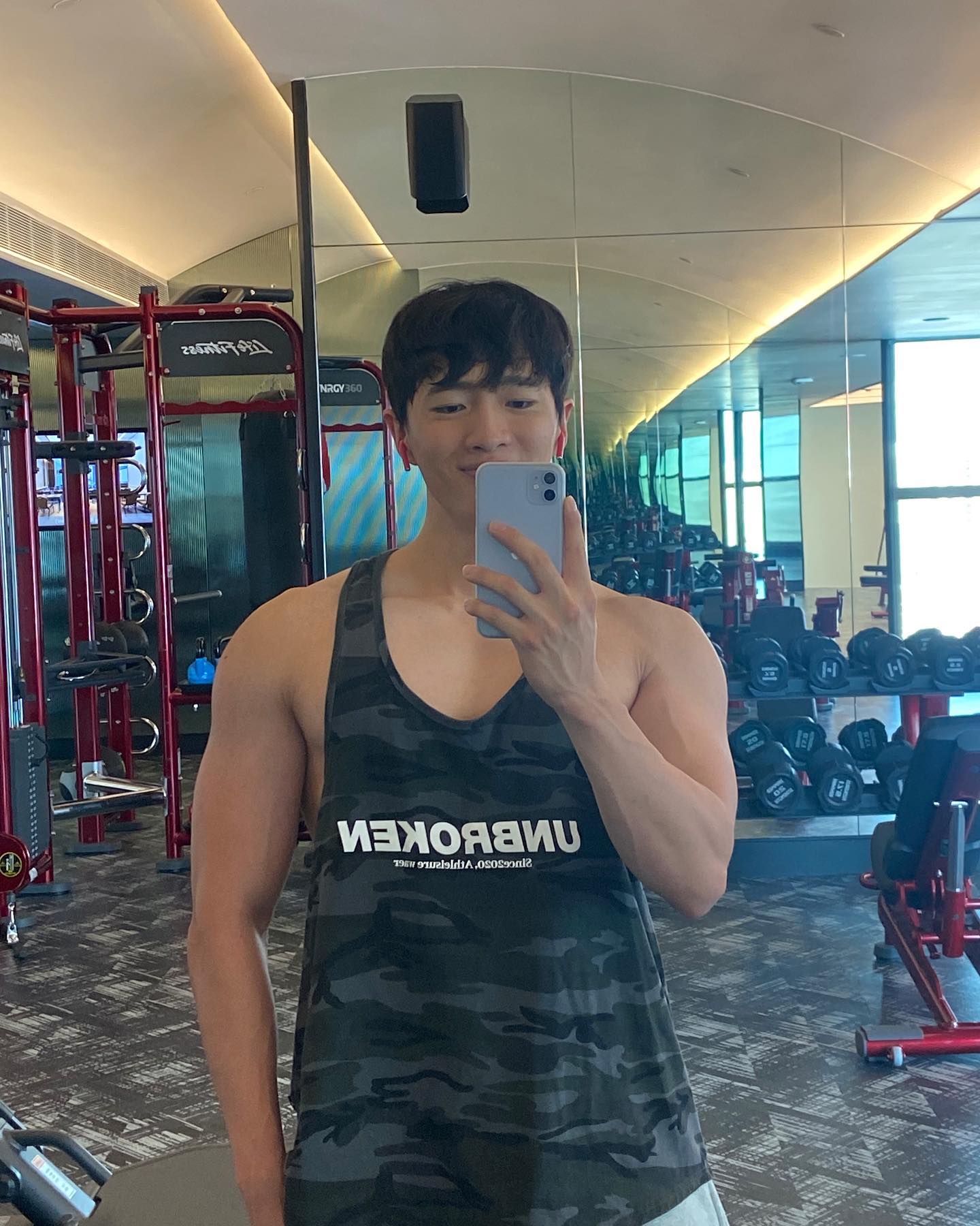 #어운완 #오운완
2023.07.10

📌근손실 복구 프로젝트 D+87
📌어제는 가슴 📌오늘은 등

휴가 중🇹🇭🤙🏻

운동은 꾸준히 하고 있지만
요즘 노느라 바빠서 근비대는 바라지도 않고
사이즈 유지만이라도 됐으면 하는 마음🙄

날씨가 점점 더워지는데 다들 더위 조심하세요👋🏻

#운동소통 #운동선팔 #운동맞팔 #운동하는남자 #운동하는직장인 #협찬문의 #제품문의 #모델문의 #운동복코디 #짐웨어 #운동하는여자 #일상 #몸매 #fitness #workout #fitnessmodel #gym #fitnessmotivation