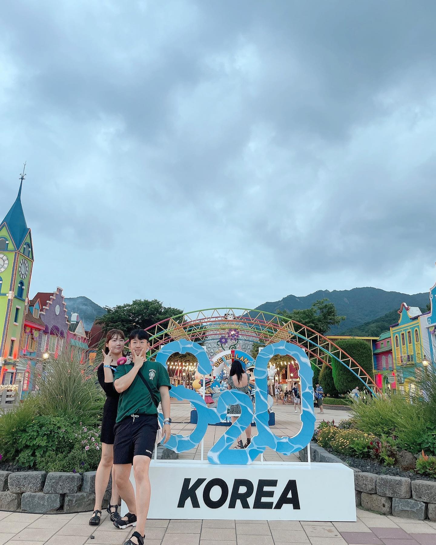 무더운 여름 잘 지내시고 계셨나요? ☀️
너무 오랜만에 올리는 피드라 어색,,

코시국과 작년 깁스로 인해 못가다가 
4년만에 뮤직페스티벌 도오전
빵빵터지는 노래와 시원하면서 핫한 축제였습니다🫨
내년에 가시는분들은 모자,고글 꼭 지참하시고🧢🥽
그럼 2023 S2O Festival 안녕
(종종 크린이 피드로 돌아올게요🏋🏻)
.
.
.
.
#송크란#송크란뮤직페스티벌#festival