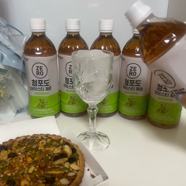 소통🙋🏻‍♀️ on Instagram: "#협찬 @mcnulty_official 제로아이스티🍇 이거MONEY에서 맥널티 아이스티가나오는데 장동민, 풍자, 오킹, 공서영, 히밥이 직접 마셔보시더니 진짜 그냥아이스