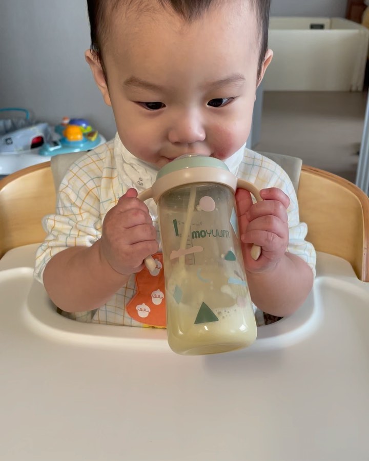 #밍끼맘_이유식 #첫빨대컵 

완밥 후에 때리는 분유라떼 🍼🍼🤍