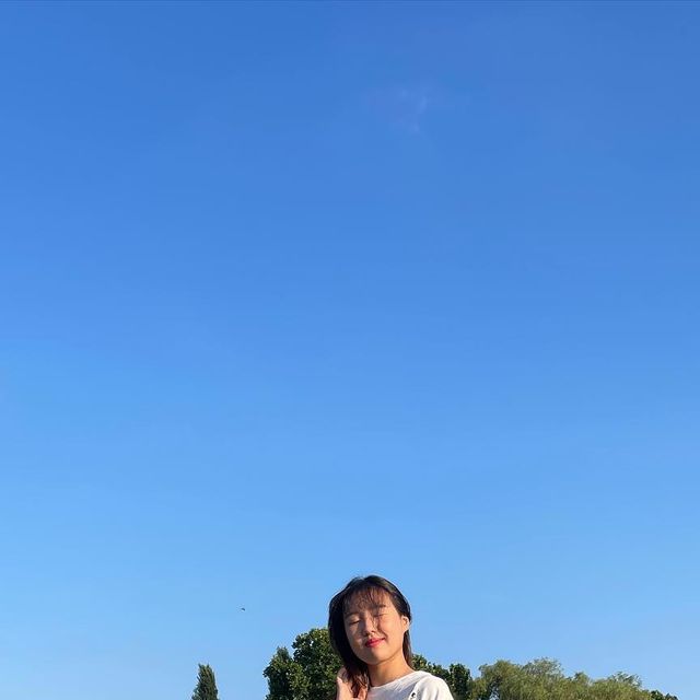 여행 좋아하는 서울 예지ෆ on Instagram: "#광고 @standarderror_official 비 잠깐 그쳤을 때, 엄마랑 평화공원 한바퀴💙 산책룩으로 편하게 스탠다드에러 입었어요🫶(힙함은 덤😆) 국내 자체 제작