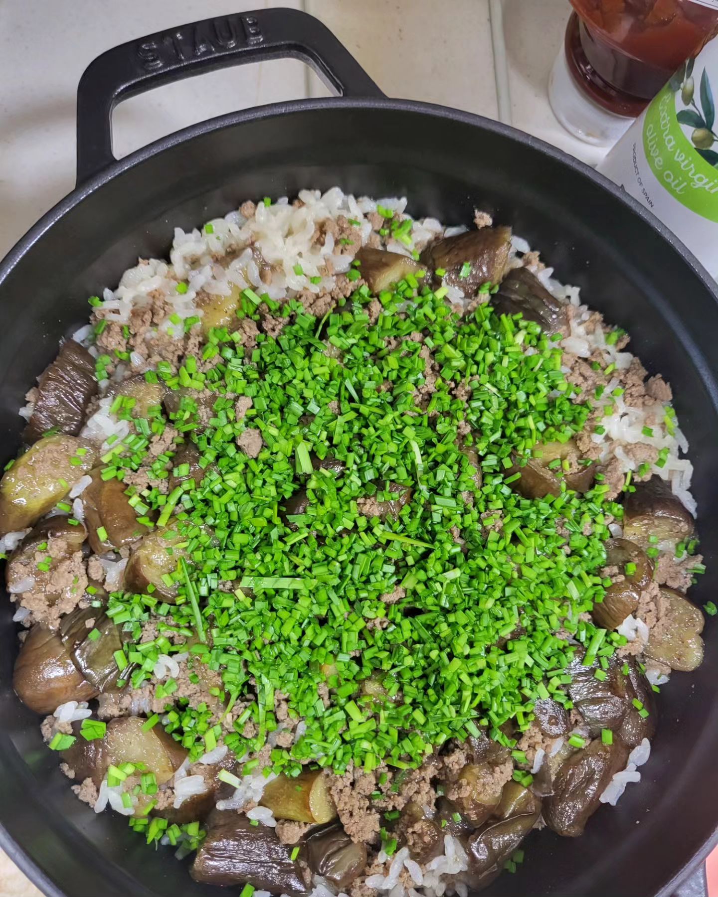 -
우리집 1호가 좋아하는
#가지솥밥🍆🍆🍆 
두그릇 순삭 했죠😋😋
.
#8세#6세#7개월
#삼형제#삼형제네#삼형제맘
#육아#일상#맘스타그램#육아소통
#여행#맛집#저녁식사메뉴#솥밥#스타우브