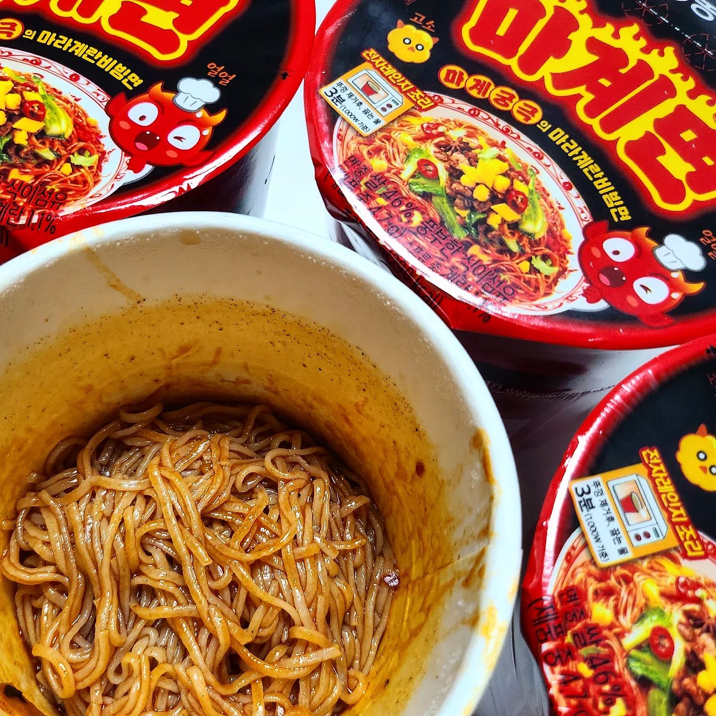 #광고 마계면🍜 

얼얼한 매운맛과 독특한향의 
마라소스 본연의 맛에 고소한 계란이 어우러진 간식겸 술안주로 즐기기좋은 신상라면 마계면!!😃 

오직 gs25에서만 만날수 있다고해요🙂
마라소스의 매운맛과 계란플레이크의 고소한맛의 조화가 마라입문자들에게 추천해주고픈 라면! 

건쌀면으로 칼로리부담은 줄이고 풍부한 식이섬유까지👍
뜨거운 물붓고 전자렌지 3분으로 간편조리가능! 

마라샹궈에 쌀국수면을 비벼먹는듯한 라면인데, 이게 은근히매워서 느끼한음식 먹고난 뒤나 매운 걸로 해장할 때 딱 좋겠더라구요:) 

면이 밀가루면이아닌 쌀면이라 면에 양념이잘 베서 맵단짠 제대로 즐길 수 있는 마계면, gs25편의점에서 1,800원에 판매중이니 겟하세요😀😀

#농심 #마계면 #GS25 #편의점신제품 #편의점 컵라면 #신상라면 #쌀면 #쌀면추천 #마라맛면 #음식스타그램 #라면추천 #야식추천 #간식스타그램 #야식 #food #맵단짠 #마라샹궈 #해장라면 #마라계란비빔면