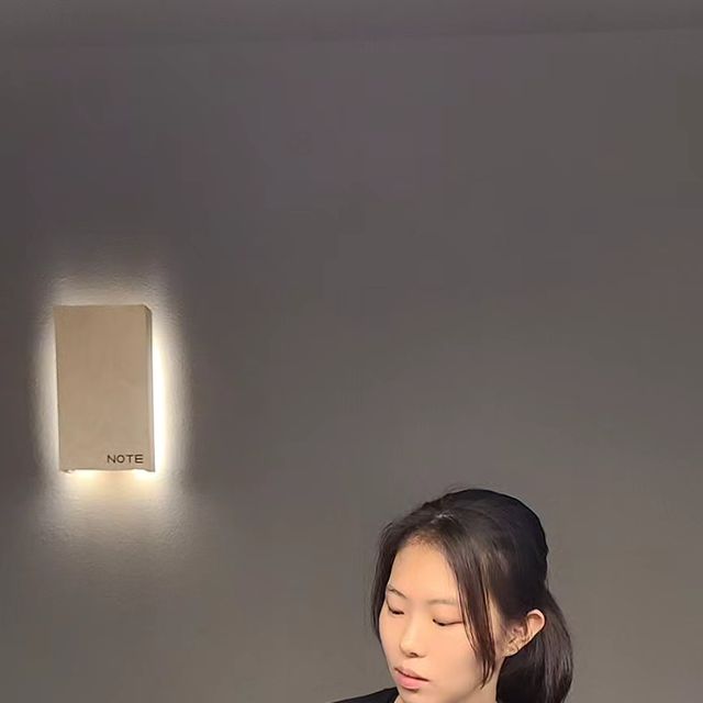 유하랑 on Instagram: "#광고 @dotnote.perfume 들어가는 입구부터 분위기 있어서 시선을 사로잡는 느낌 전체적으로 다크톤이여서 눈이 굉장히 편했고 나는 오히려 조향사님의 개입 없이 동영상 보