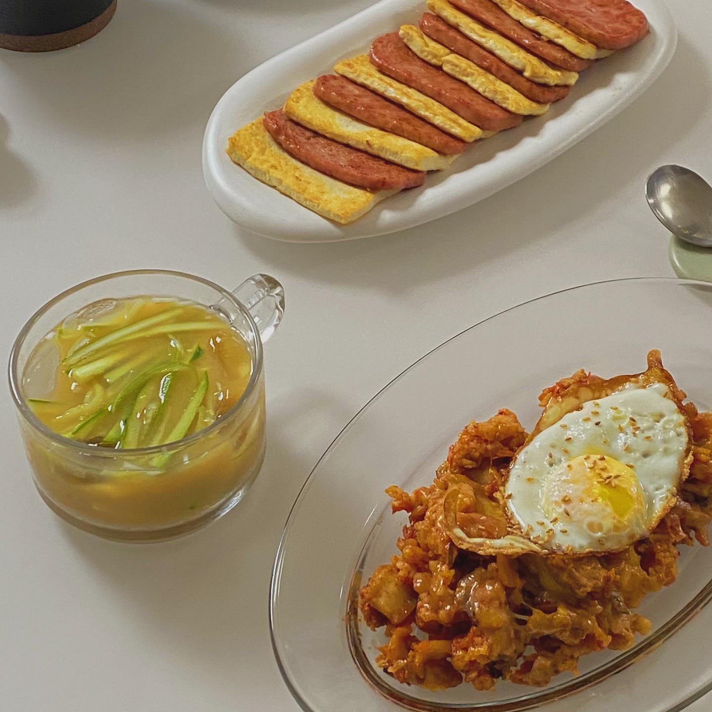 .
김치볶음밥 땡기는 아침이구만....!

.
#거제댁테이블 #밀린기록작성중