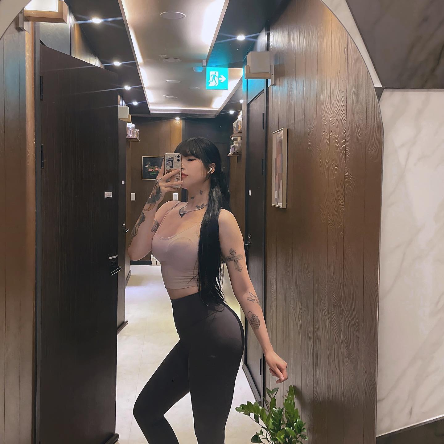 오늘부터 바디 체크 시작‼️
운동 못하는 동안 통실통실 살이 올랐지 모람용 🐷

헬스장은 아직 무리지만 
아주 가볍게 가볍게 운동을 시작 해보려합니다 

여름을 위해서 다시 힘힘💪🏻💪🏻💪🏻