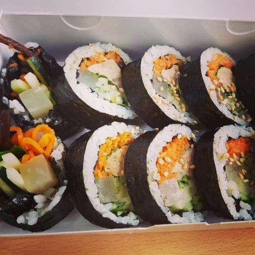 김밥

#김밥 #간식 #저녁메뉴 #저녁 #분식