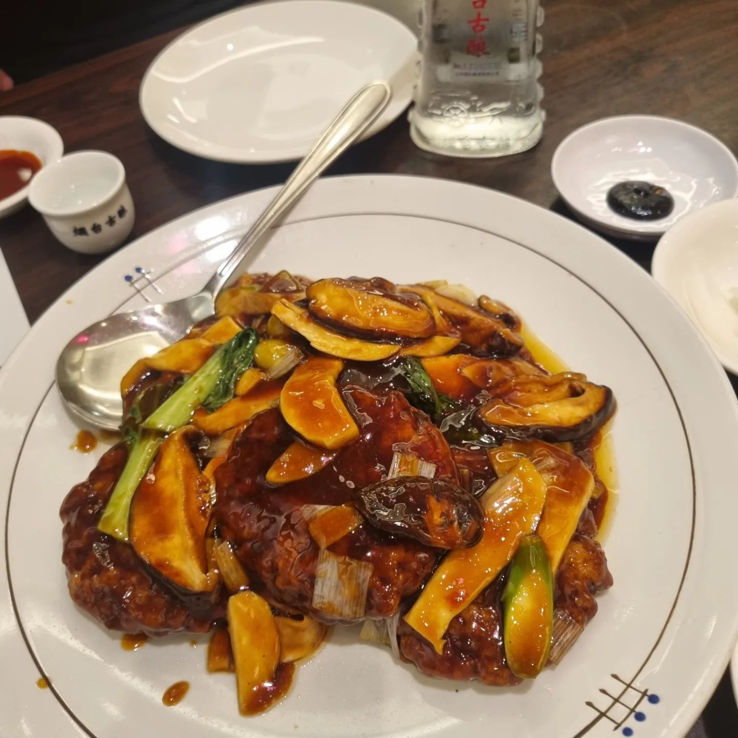결혼후 처음 맞이하는 남편 생일 🎂
남편생일이라지만 처음부터 끝까지 본인 먹고싶은거 먹는날 🤣
친정에서 차려주는 상다리 휘어지는 점심 먹고 시댁에서 저녁
다음날 한달전부터 노래를 부르길래 예약해둔 성시경맛집 홍명까지 🍶
터지는 배 움켜쥐고 노래방에 후식으로 메론빙수로 마무리 🍈
옹골찬 1박2일이였음 나에게 아주 길었던 남편 생일 끝 👋

#남편생일에#50만원쓰기 #참쉽죠잉
#기대해곧내생일이야남편아