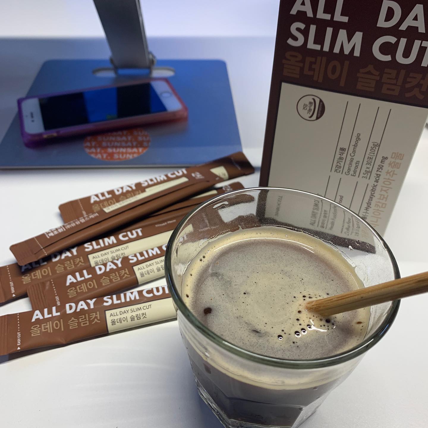 #협찬 marocell_official
내 책상에 항상 자리를 차지하고 있는 커피. 조금 더 건강하고 저렴하고 간편한 #마로셀 #올데이슬림컷 #다이어트커피 로 나의 음료 습관을 바꿔봤어요.

마로셀 올데이 슬림컷 커피는 가르시니아 캄보지아 추출물 함유로 체지방 관리를 물론, 엄선한 부원료로 건강까지 생각한 음료라서 기분 좋게 즐길 수 있습니다.

고소한 아메리카노 맛으로 먹던 커피가 생각나지 않을 정도로 맛있게 먹고 있습니다.

#야식리셋템 #탄수컷 #식후템 #입터짐치료제 #혈당컷팅제 #칼로리컷팅제