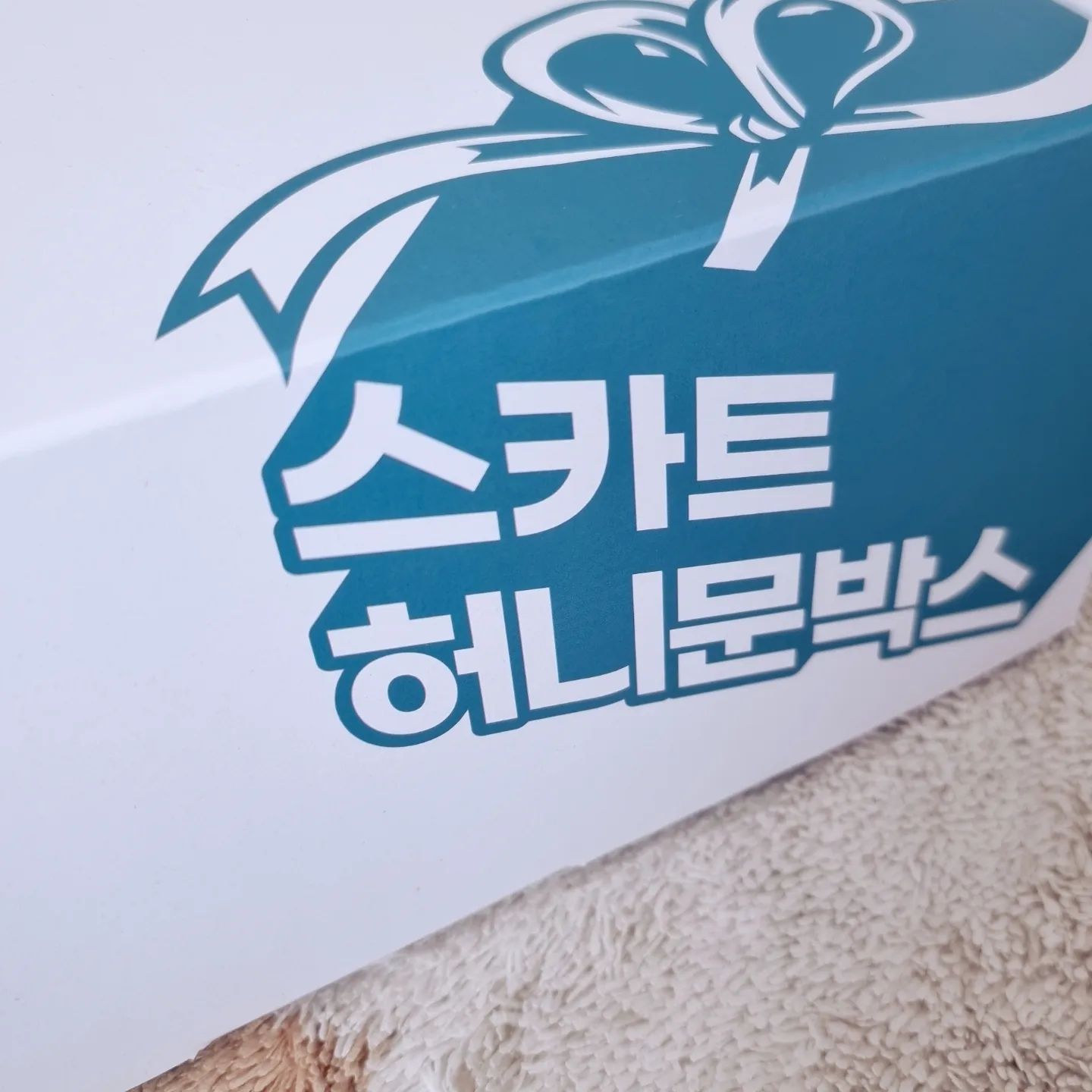 스카트 허니문박스 득템❤️
사으실 허니문은 쪼까 지난거같긴한디ㅋㅋㅋㅋ
마음만은 허니문이니께..?!🤣

호다닥 뜯어서 유리세정티슈로
화장실 거울부터 닦아봤는데 
이거슨 신세계.. 🤩🤩🤩🤩
역시 청소도 템빨.
고마워요 스카트😗😗😗

#시간을담은선물 #스카트샘플링박스 #렛츠스카트