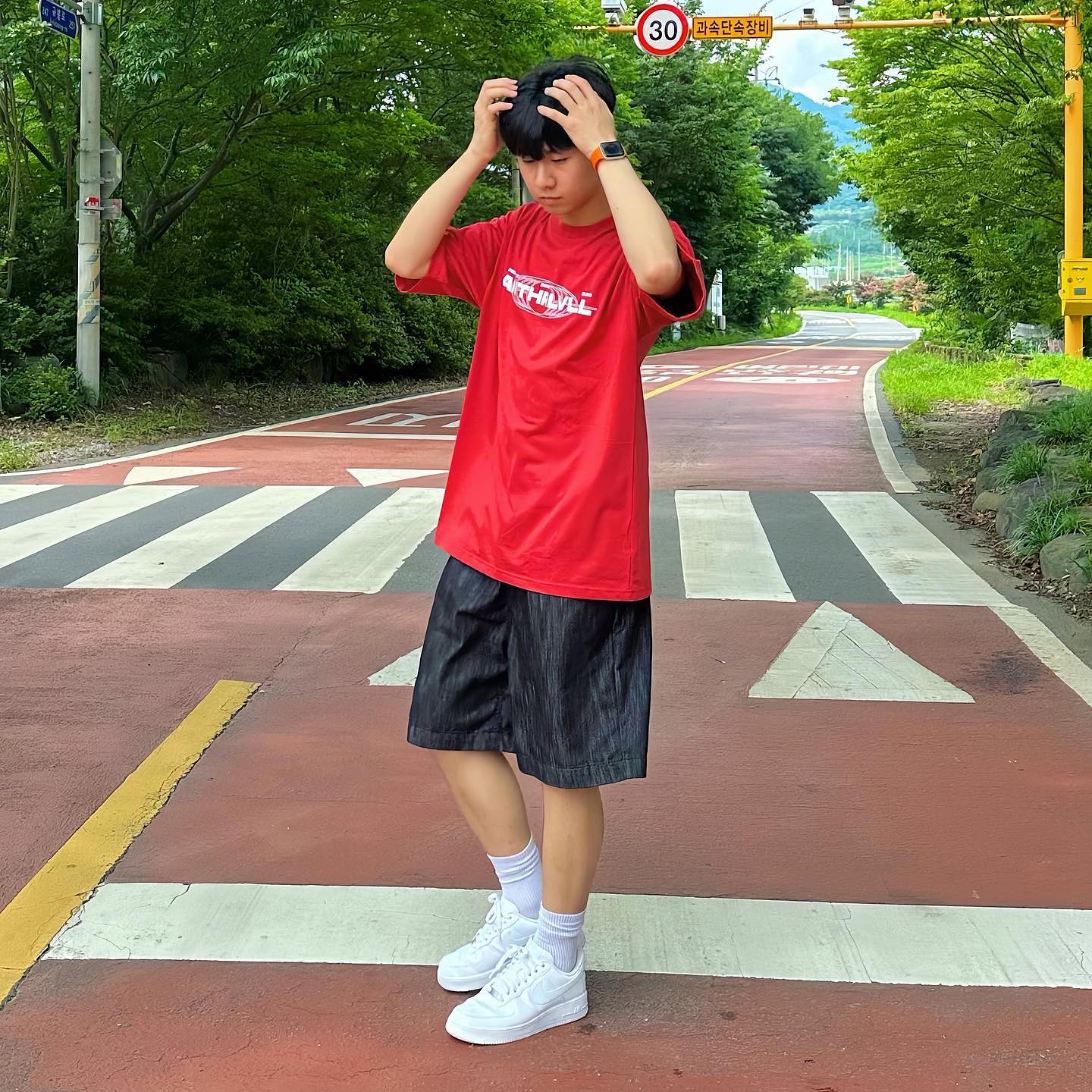 #협찬 
 anotherlevellofficial 에서 “[TILL WE MEET AGAIN - Red, L SIZE]”를 제공받았습니다 !!

 제품 앞면의 anotherlevellofficial 로고와 뒷면의 프린팅이 굉장히 매력적인 제품입니다 😎 

 제가 착용하고 있는 Red 색상 외에도, Black, White 색상도 준비되어있는데요 !
 여름에 쨍한 색상의 그래픽 티셔츠로 포인트를 주는 것은 어떠신가요 ! 😃

anotherlevellofficial 
anotherlevellofficial
anotherlevellofficial 

 #anotherlevell #project2662533 #dailylook