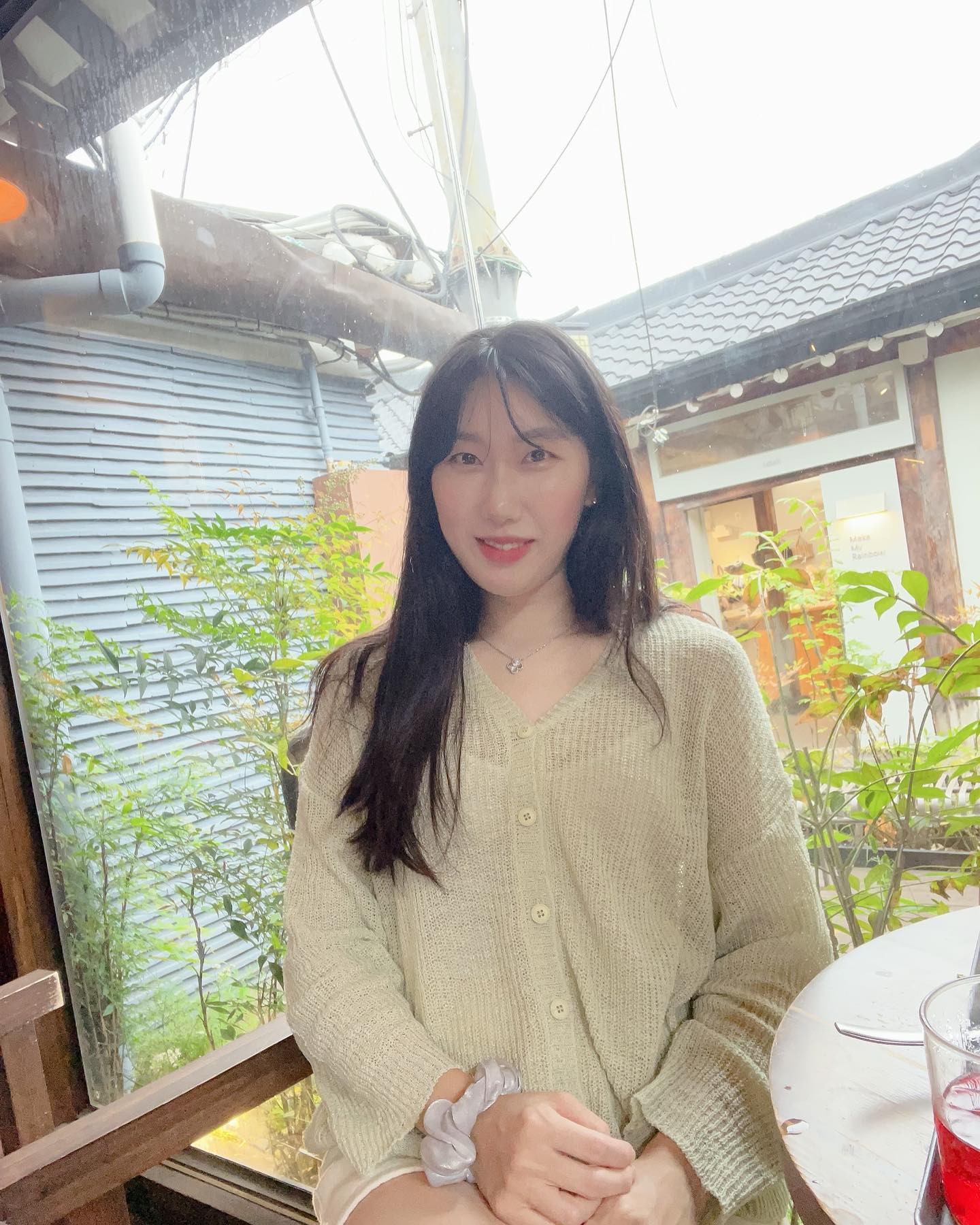 자부데이 with 언니💕
사진첩 속 내 지분 늘리기 성공😘
또 보내줘라 운서방이!
.
#자부타임 #익선동 #낙원역 #자유부인 #데일리룩 #주말 #익선동카페 #카페스타그램