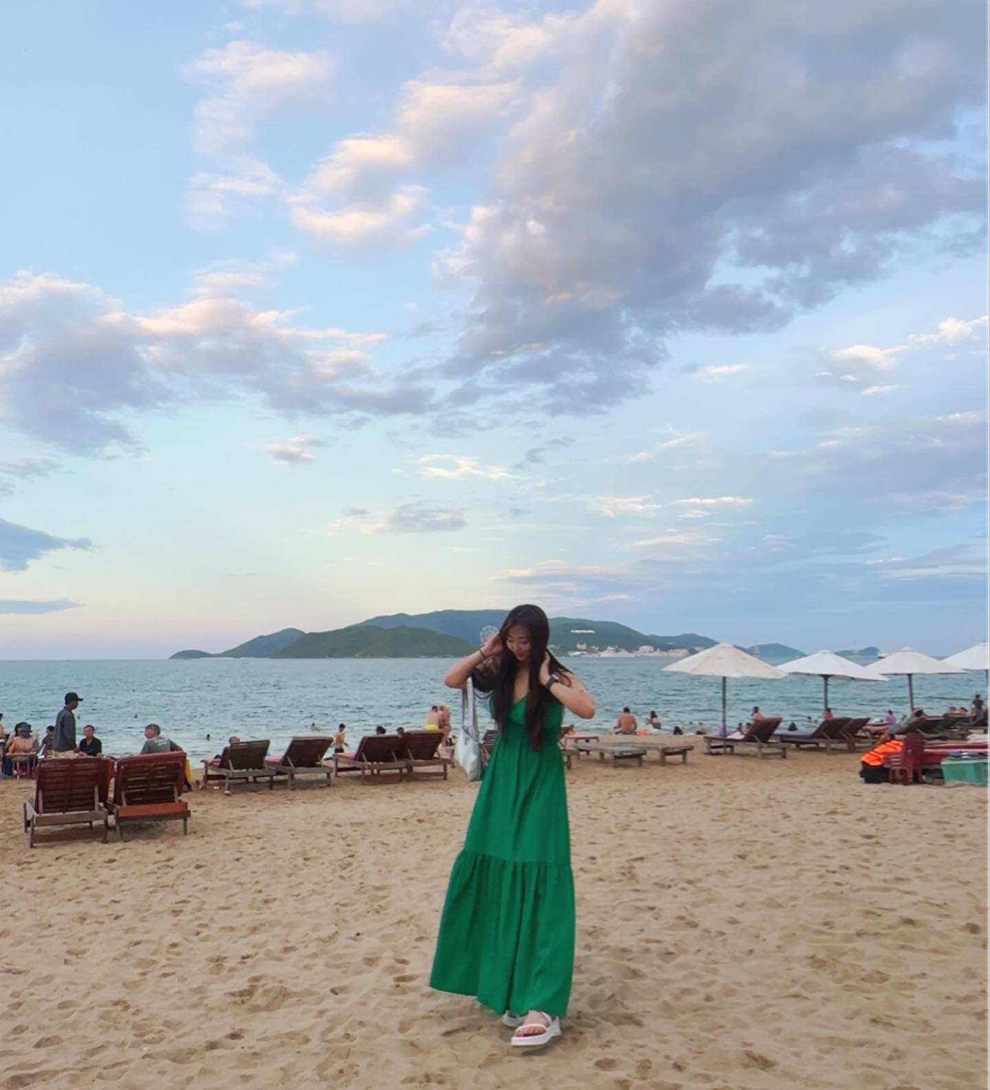 총총 여름 휴가 총총
1일차 끄읏 2일차 놀 차례 히히
.
.
.
.
#베트남#여행#베트남여행#나트랑#냐짱#나트랑여행#담시장#세일링클럽#여름휴가#동남아여행#일상#소통#맞팔#선팔#팔로우#좋아요#sailingclub#nhatrang#daily