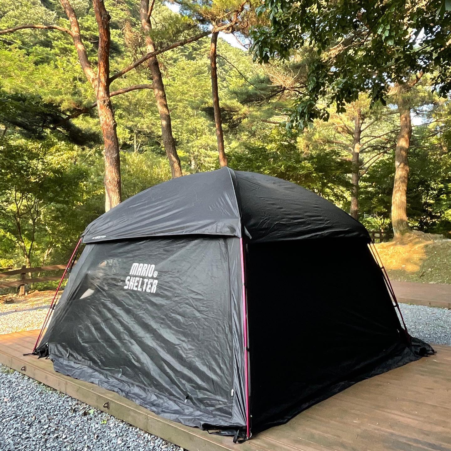 🌳숲속에 위치한 자연휴양림은 근사한 나무 그늘에 시원한 계곡까지 즐길 수 있는 여름철 캠핑장🏕전기X, 온수X 첫날 샤워실에서 아주머니가 들통에 데워온 물을 나눠주셔서 감동 😭 남편은 사람들과 말동무 하는걸 좋아하고 나서서 뭐든 도와줘 옥수수도 감주도 여기저기서 가져다주셔서 즐거운 2박3일을 보내며 자연속에서 더위참는 법을 배우고 왔다 🥳 배터리가 없었기때문에 사진이 없음 🥲

#제천 #제천여행 #제천캠핑 #자연휴양림 #박달재자연휴양림 #마리오쉘터