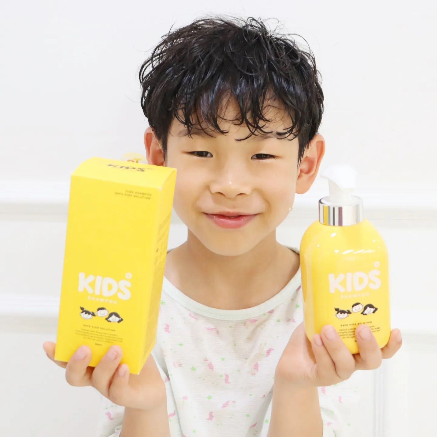 �
#유료광고

.

ts_shampoo_official

.

요즘 날씨 어쩜 이렇게 덥죠?

시원한 가을이 빨리 왔으면 하네요~~ ㅎㅎ

우리 큰 아들을 위해 #키즈샴푸 준비했는데요.

.

그건 바로 #어린이샴푸 #TS키즈샴푸 입니다.

제가 선택한 요 제품은 43가지 화학성분 무첨가!

안자극 대체, 초미세먼지 세정력과 피부 저자극 테스트 완료!

향얼러지 26종 불검출!

꿀, 귀리케널 복합추출물로 깨끗하면서도 건강한 두피와 모발에 영양감과 보습력을 주니 좋더라고요.

.

식물 유래 거품 성분으로 부드러우면서도 순해 두피 자극을 최소화한 #TS샴푸

EWG ALL GREEN 안심 전성분으로 상큼한 애플향이 기분 좋게 하네요~

#유아샴푸 #초등남아샴푸 #초등여아샴푸 #초등학생샴푸 #초등샴푸

�