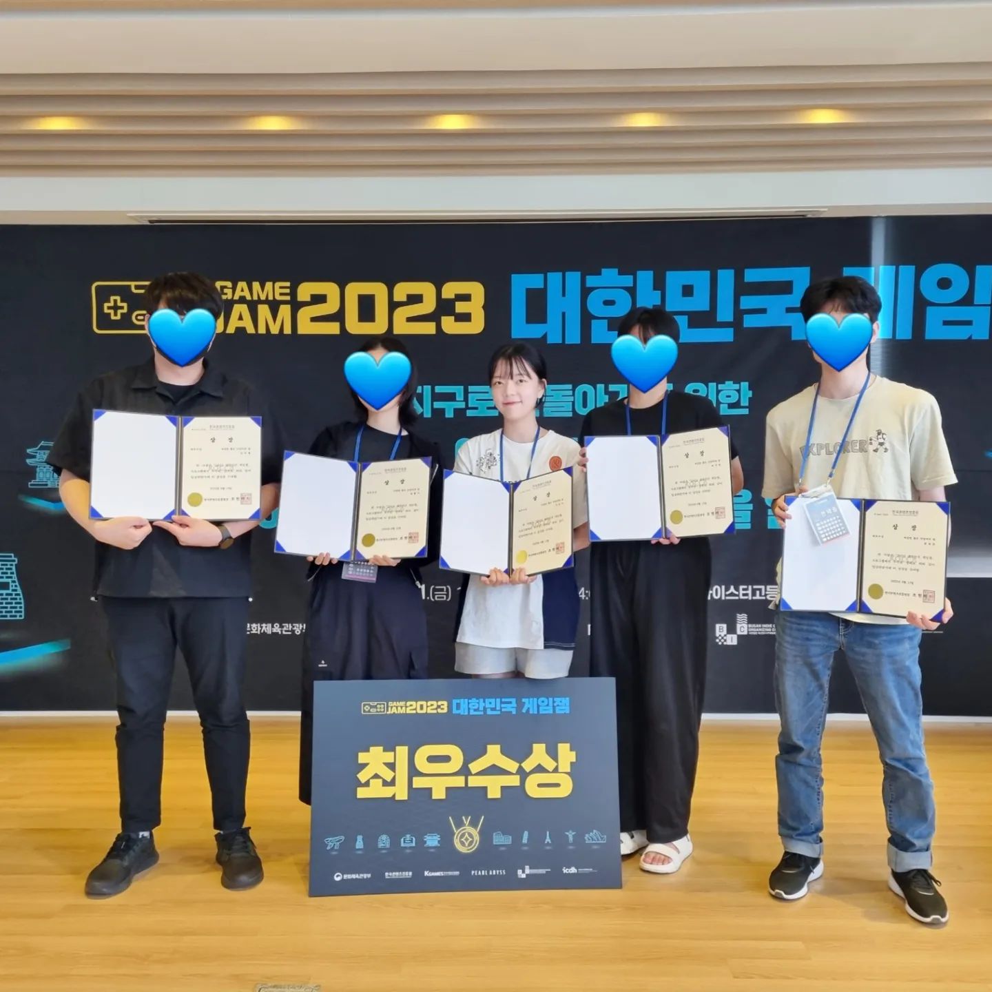 '2023 대한민국 게임잼'에서 최우수상 수상했습니다. 무박 3일 동안 유능한 팀원들을 만나 좋은 성과를 낼 수 있었던 것 같습니다. 첫 게임잼이라 긴장도 했지만, 배울 점이 많은 뜻깊은 시간이었습니다.

#2023대한민국게임잼 #한국콘텐츠진흥원 #KOCCA