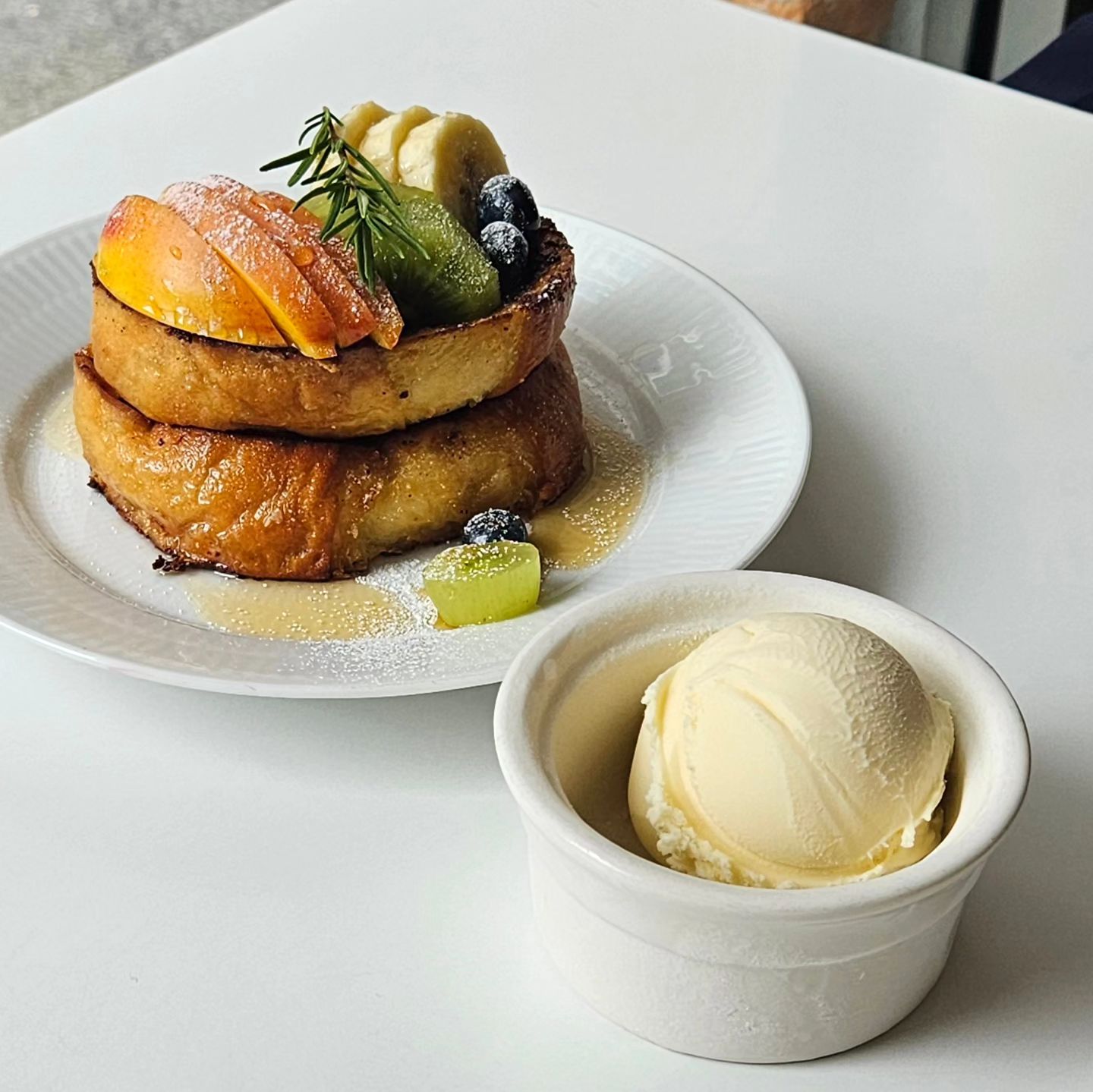 버라이어티 여름 전주🕶️

📌 samsamcoffeehome
- 조앤도슨보다 마싓는 인생 프토🍞

📌dongyoungcoffee
- 더먹을까 말까 950806번 고민하게 만든 푸딩

📌#한미반점
- 전주 갈 때마다 꼬오옥 들르는 간짜장의 근본

📌#해태바베큐
- 포장해서 먹었는데도 도른,,,

#동영커피#샘샘커피#브리꼴라주#또순이네집
#조점례피순대#외할머니솜씨#전주맛집#전주