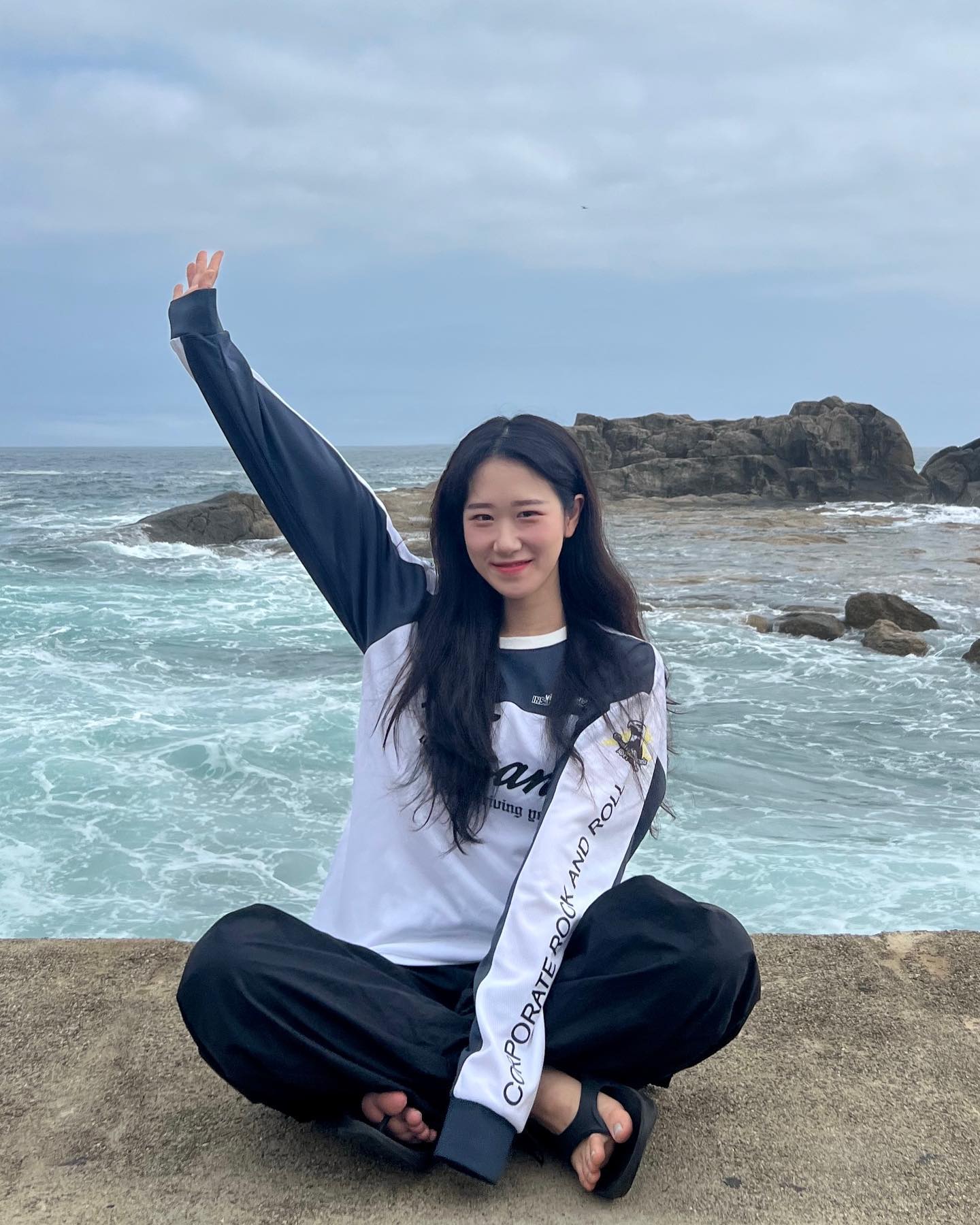 insanegarage.shop 
아끼고 아끼던 옷 꺼내어 입기🤍
디테일 읏된다✨

바다 다 내꺼💙🌊