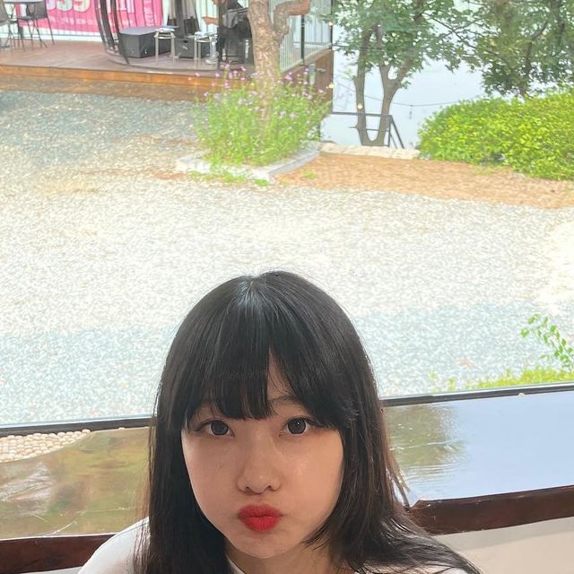 콩❛ ᗜ❛ ฅ 무드온더문 on Instagram: "#광고 @standarderror_official 냅다 브이✌️ 고품질 원단으로 제작된 만큼 보풀이 적고 살에 닿는 터치감이 넘 좋은 반팔티 휘뚜루마뚜루 잘 입고 다닐 듯 헤