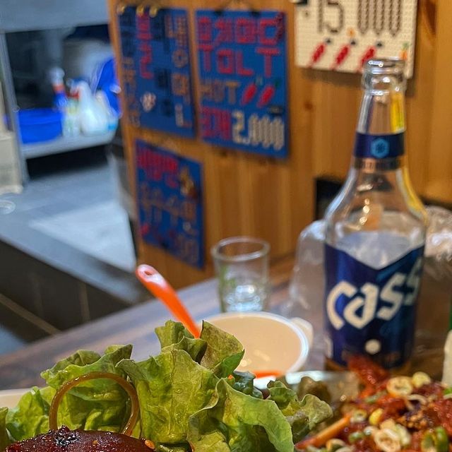 🔥밍또잇(Ming_tto_EAT) on Instagram: "#광고 서울 최고의 5대 불족발을 즐길 수 있는 곳! 동대문구에 위치한 호야네 족발에 다녀왔다 호야네 족발은 한마디로 표현하자면 ‘술쟁이들의 아지트’