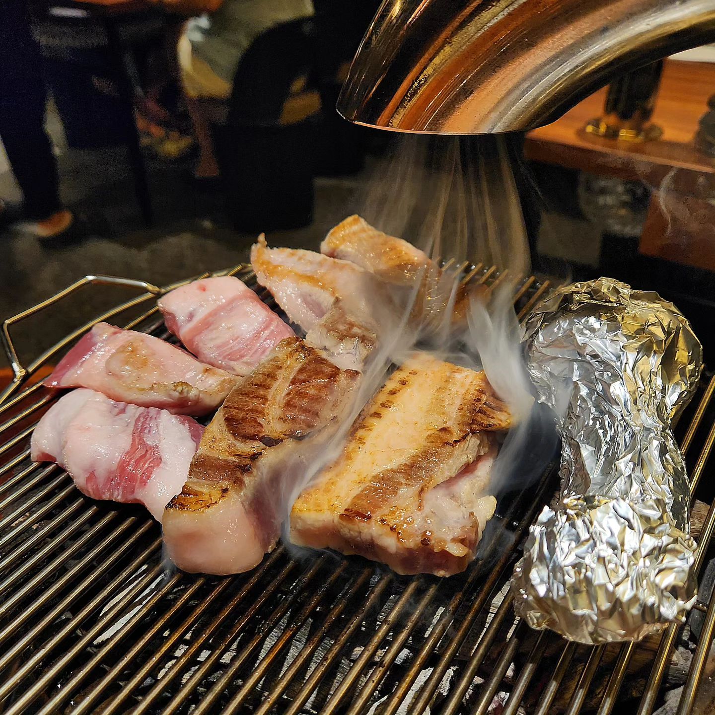 .
갈마동에서 존맛탱 고기집 발견
이 집에서는 흔한 항정살과 가브리살이 메인이고
나의 베스트는 항정살과 목살🩷
아삭아삭 식감이 도라방스다
숯도 참숯사용해서 훈연향이 그득그득함
또 가야지!!!
.
.
#돈길 #갈마동돈길
대전 서구 갈마중로37번길 5 1층 / 갈마동 983
매일 15:00~24:00
