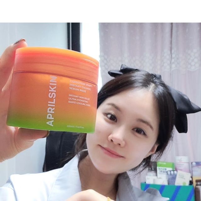 ebbunisom on Instagram: "#광고 [에이프릴스킨] 캐로틴 3분 팩패드 이름그대로 3분이면 긴급 진정케어가 가능한 팩패드예요! 패드+세럼+마스크팩의 효과를 1장에 담아놓고 패드를 패드라 부르기 벅
