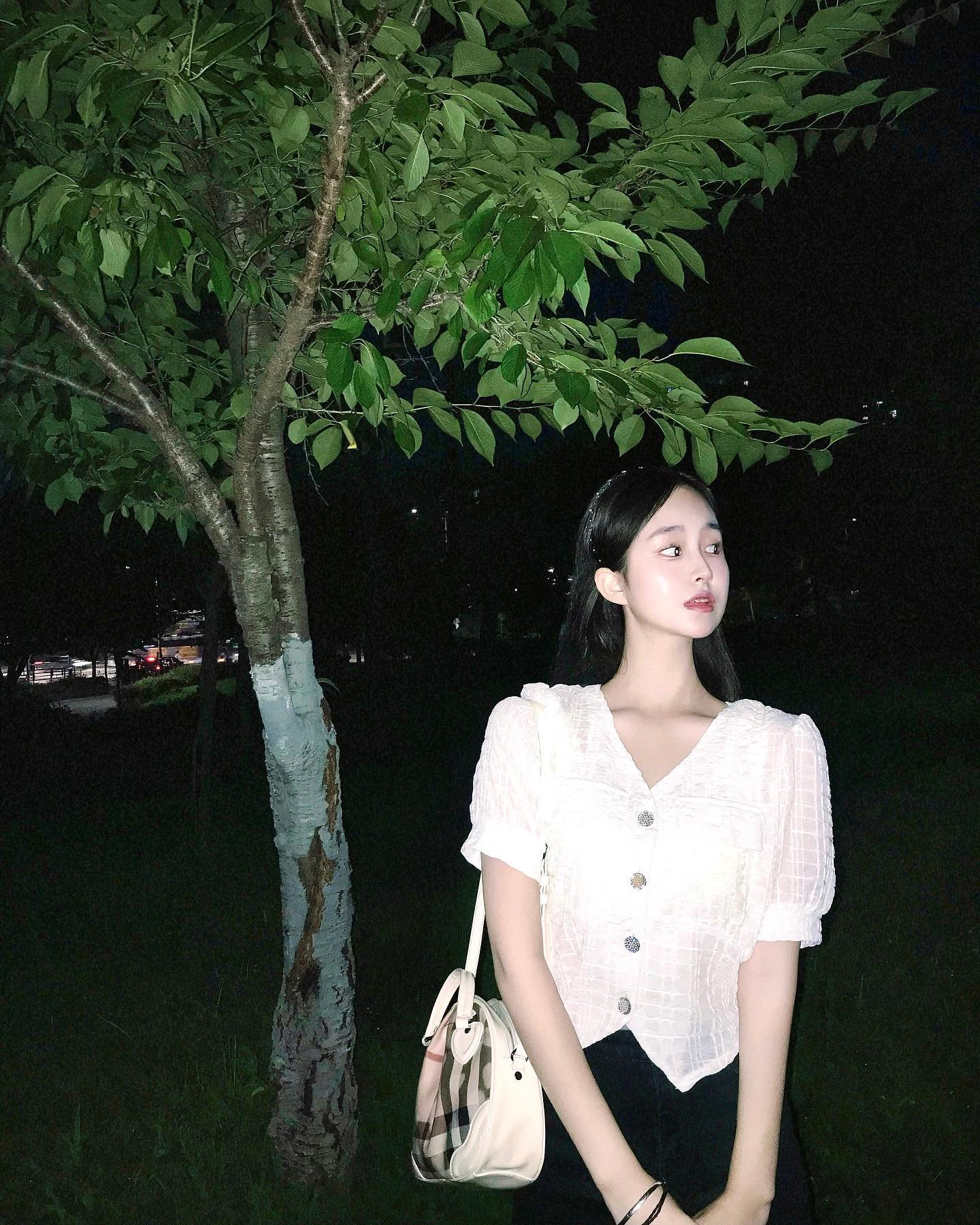 주말 기록.
( 썬크림+립밤+뷰러+ 애굣살) 만 함
렌즈 안낀 모습은 첨인가..? 
쑥스럽댜🫣
