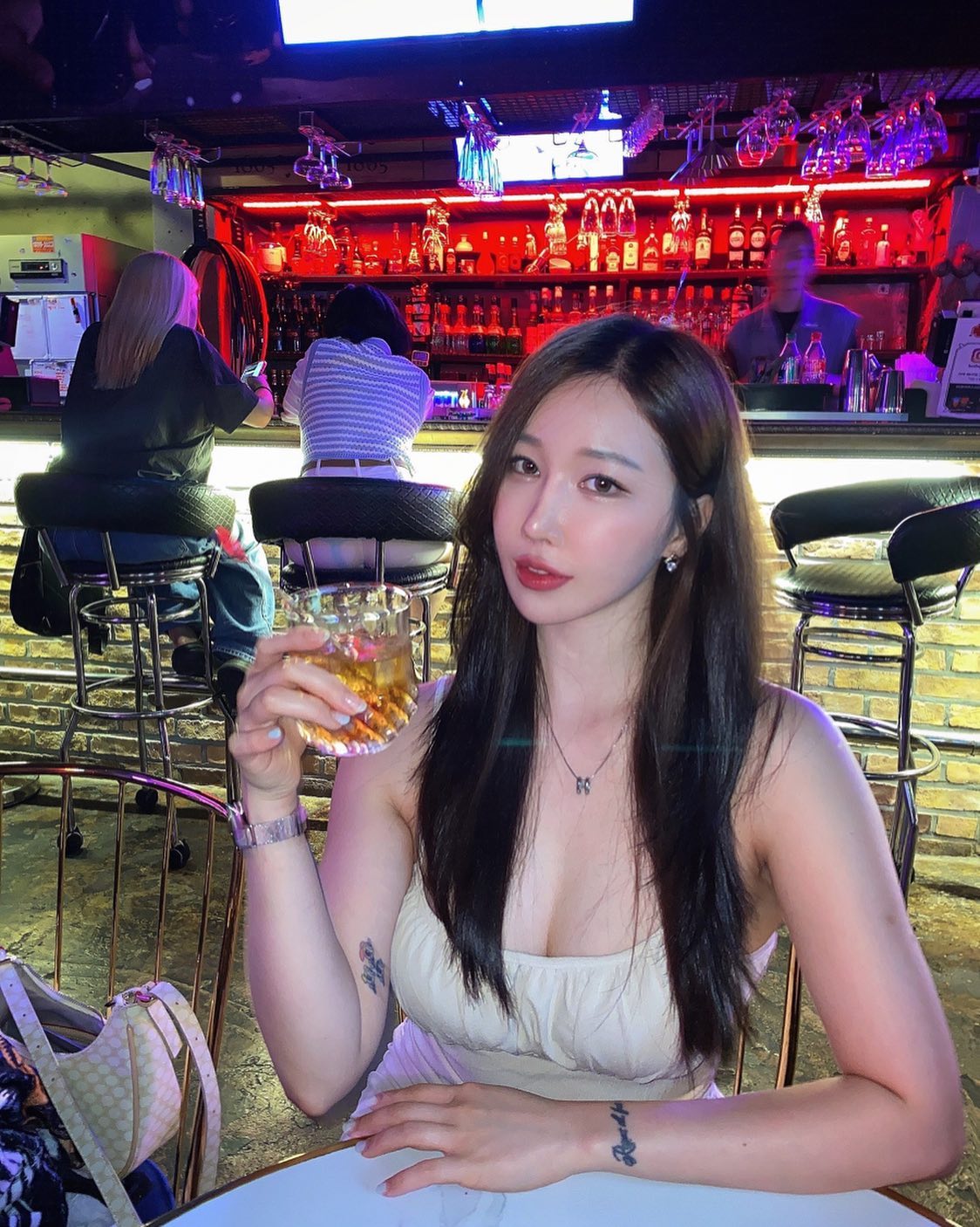 🥃..♡

#하우스라운지 #신촌칵테일 #칵테일바
#신촌술집 #신촌 #셀스타얼스타그램 #갓파더 #위스키
