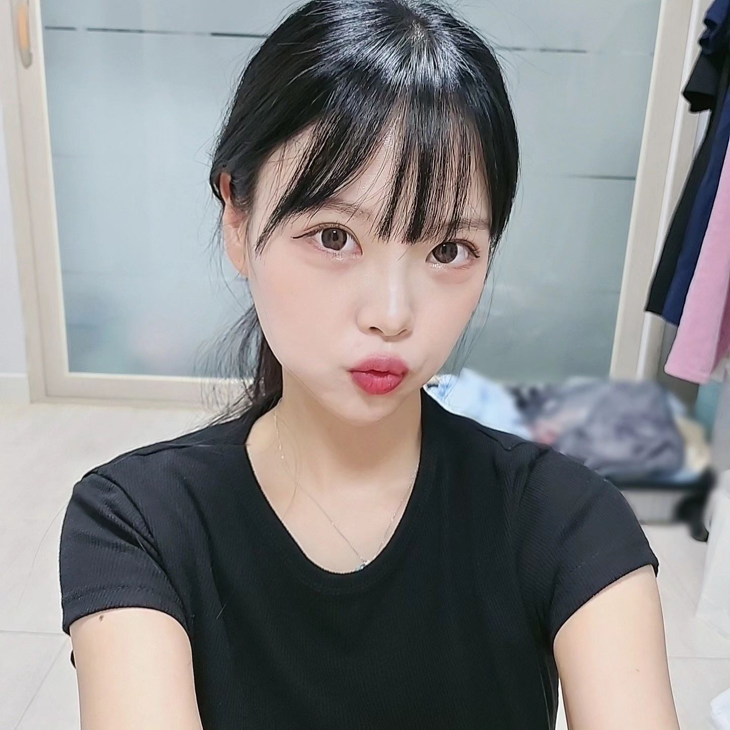 3일 오프동안 얻은 것
1. 기분전환삼아 자른 앞머리
2. 셀프염색으로 베린 까만손
3. 운동한다 해놓고 먹으러만 다녀서 생긴 죄책감