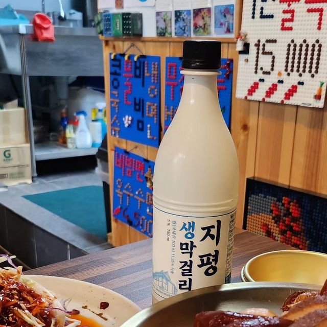jina 🩷 일상 기록, 소통, 직딩의 하루 on Instagram: "#광고#족발 오늘 저녁 다들 뭐드셨나요? 저는 #호야네족발동대문점 에 다녀왔어요!! 아기자기한 인테리어가 돋보이는 집이었는데 방송도 나