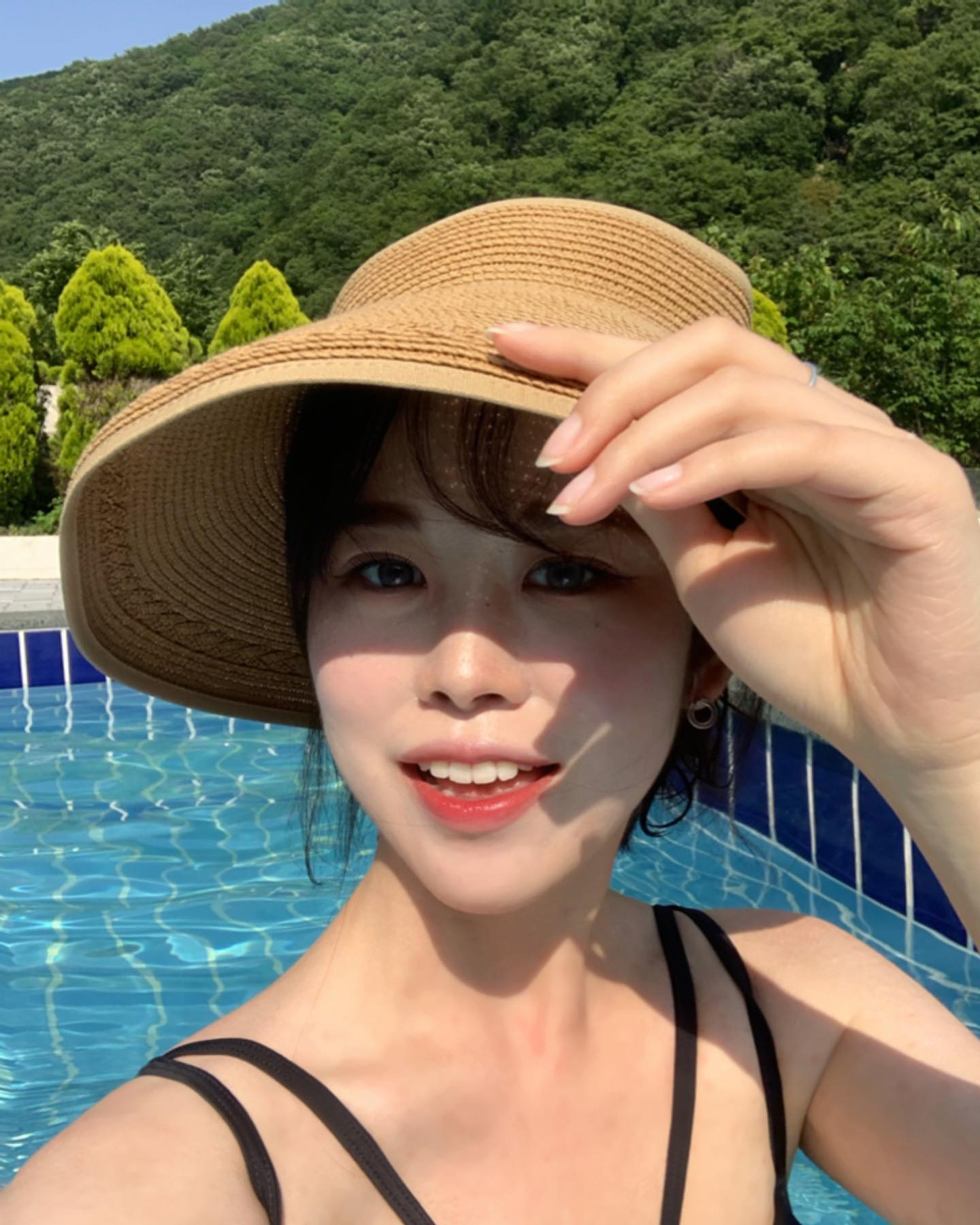 방학 끝물.. 언니가 만들어준 발가락 하투와 함께🙄
.
.
.
.
#컨디션좋았던날 #방학끝나지마 💦