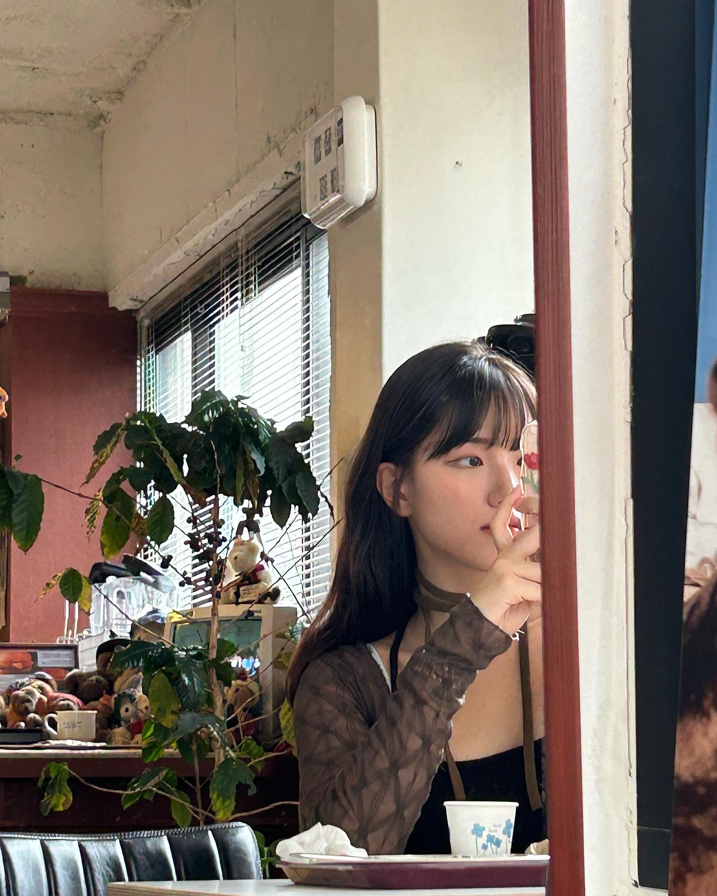 싹둑✂️✂️

.

.

.

.

.

.

.
#앞머리 #자름 #머리 #가만히 #놔둬 
#근데 #조금 #더워 #죽을맛 #🥵🥵 
#그래도 #맘에들어 #어때 #❓ #✂️ 
#엄마랑 #똑같이 #생겼데 #어려짐✌️ 
#인계동 #카페 #홍라드 #토스트맛집 
#커피 #디져트 #사진 #사진스타그램