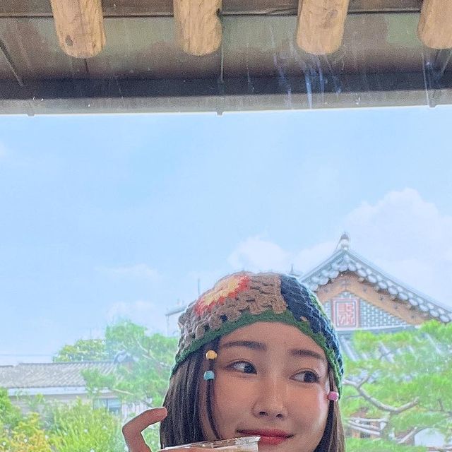 뇽찡 on Instagram: "#광고 행궁동 카페 카페 도화를 다녀왔습니다아 맨날 버스타러가면서 쳐다보던 근사한 카페였는데 들어가보니 더 근사하더라구요??😲 디카페인, 논 커피, 아이스크림, 매